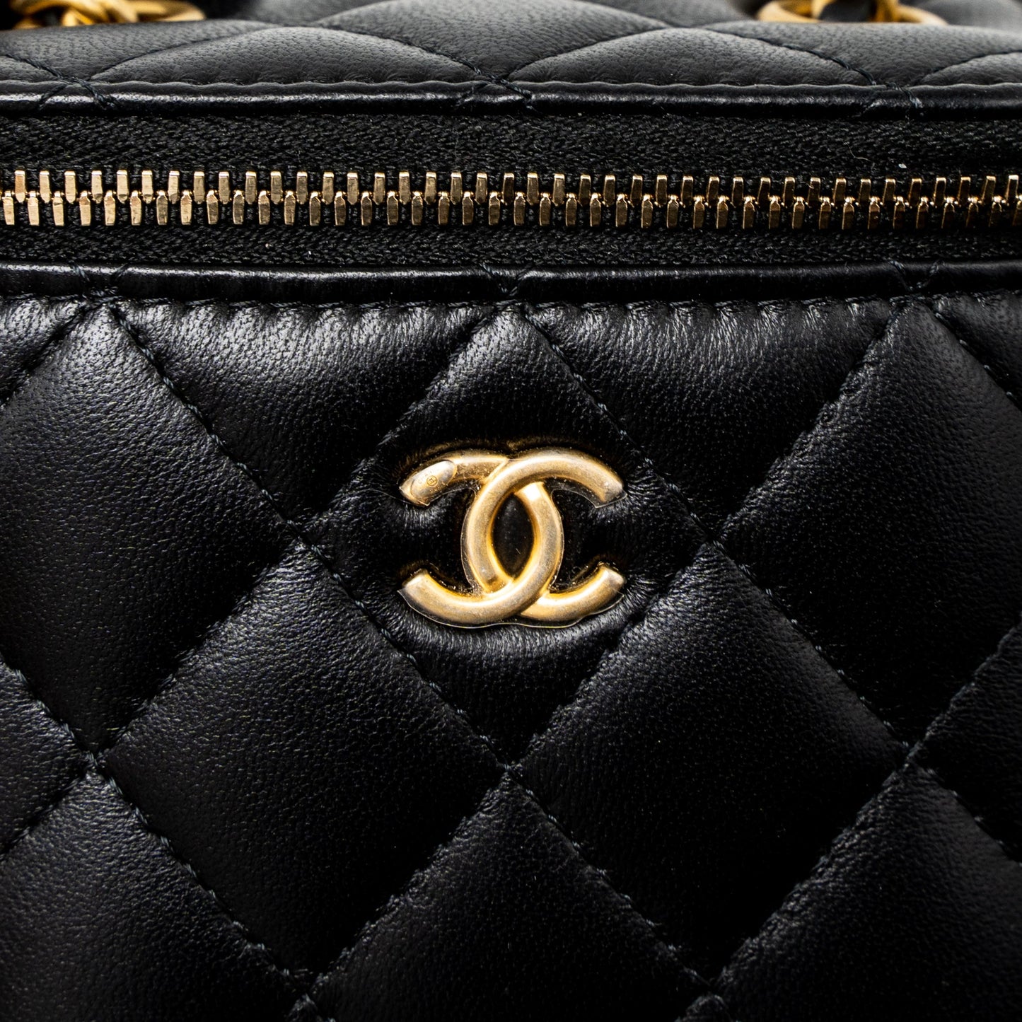 Chanel Pearl Crush Mini Vanity Case Lambskin Black