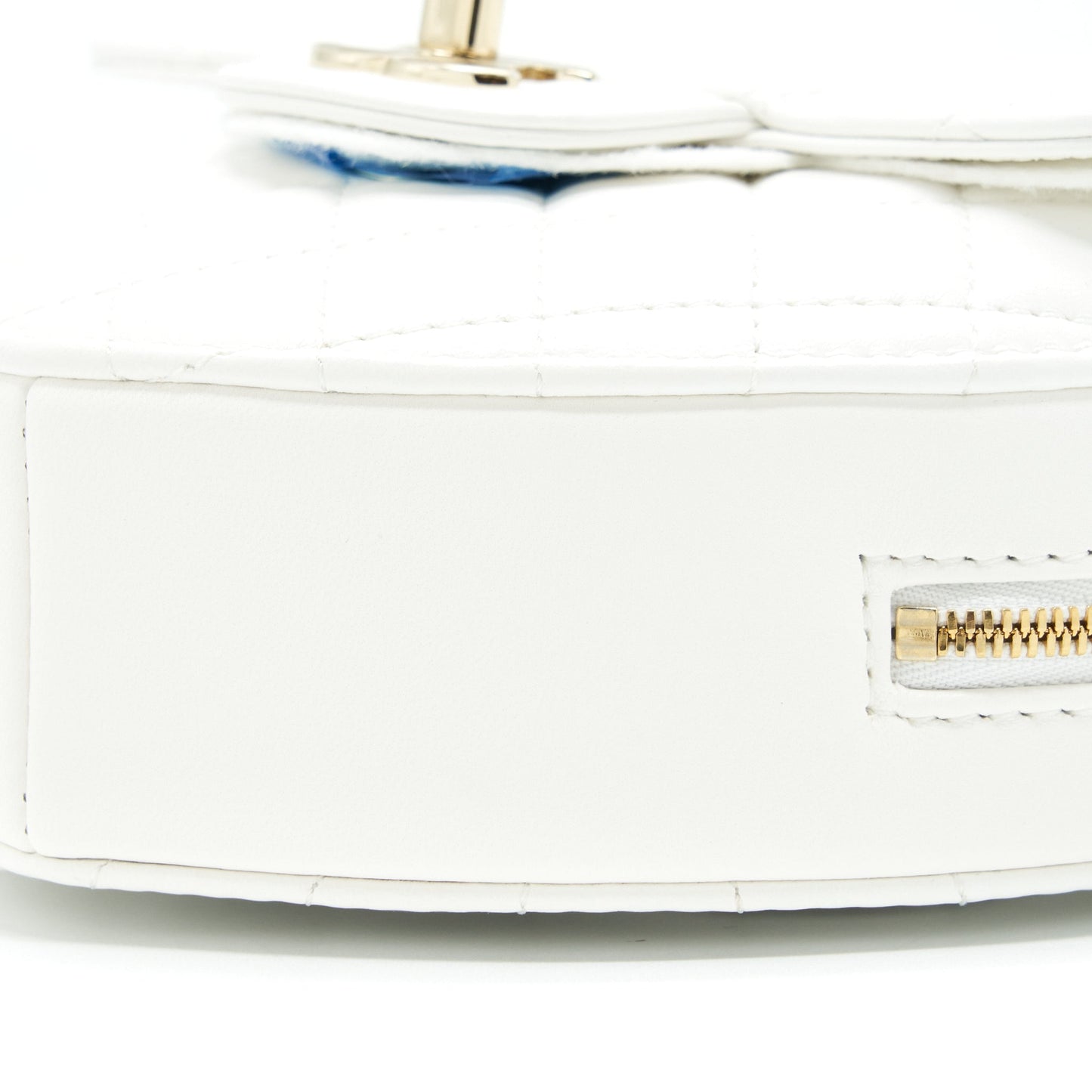 Chanel 22S Heart Bag Lambskin White L