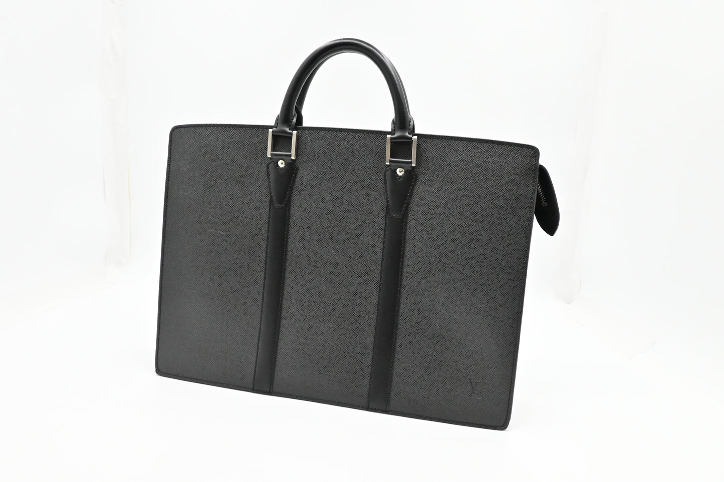 Louis Vuitton Porte Documents Rosan in Black Taiga Leather