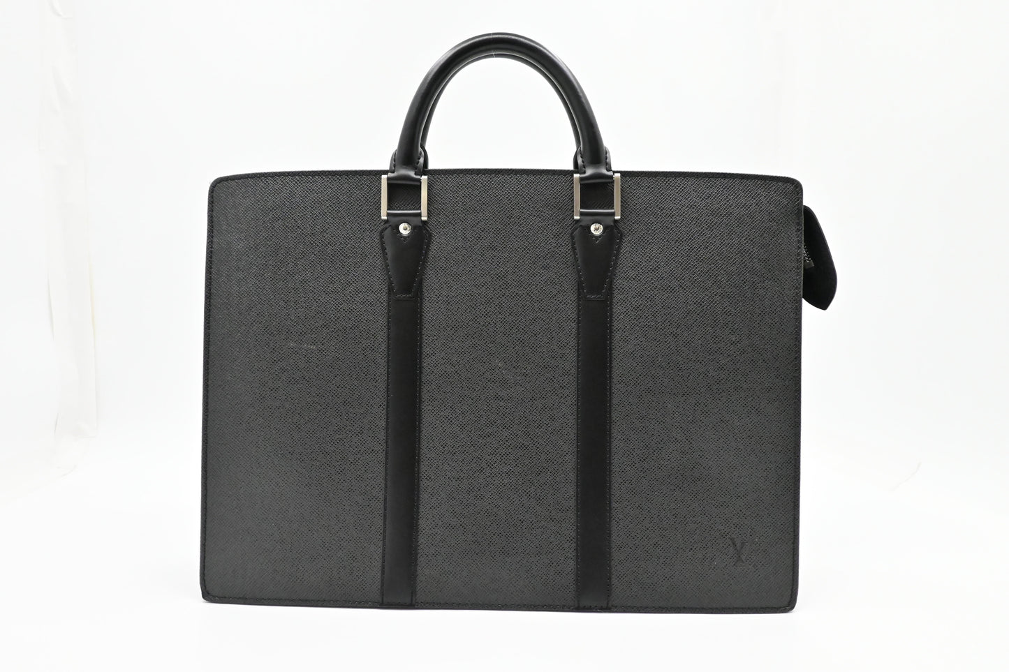 Louis Vuitton Porte Documents Rosan in Black Taiga Leather