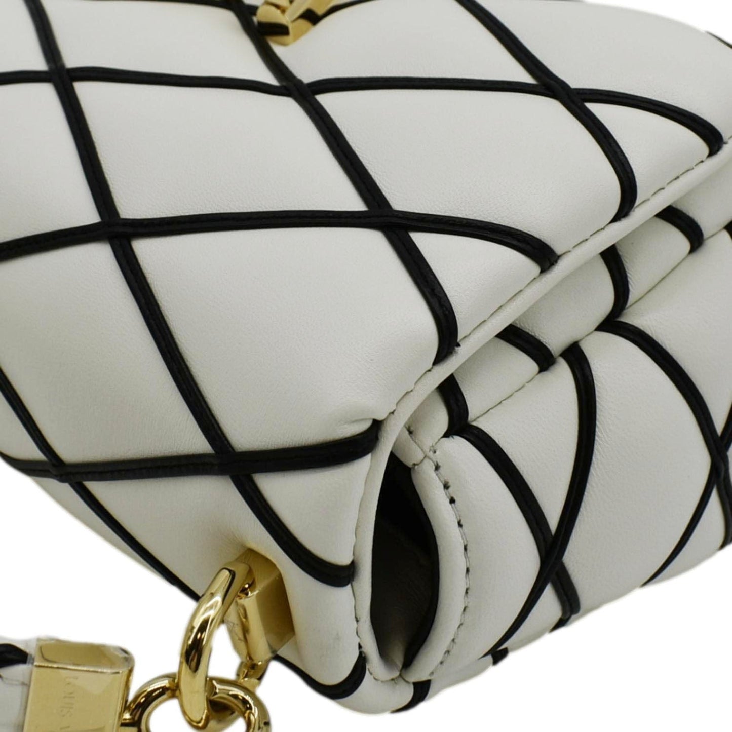 LOUIS VUITTON GO-14 MM Malletage Leather Shoulder Bag White