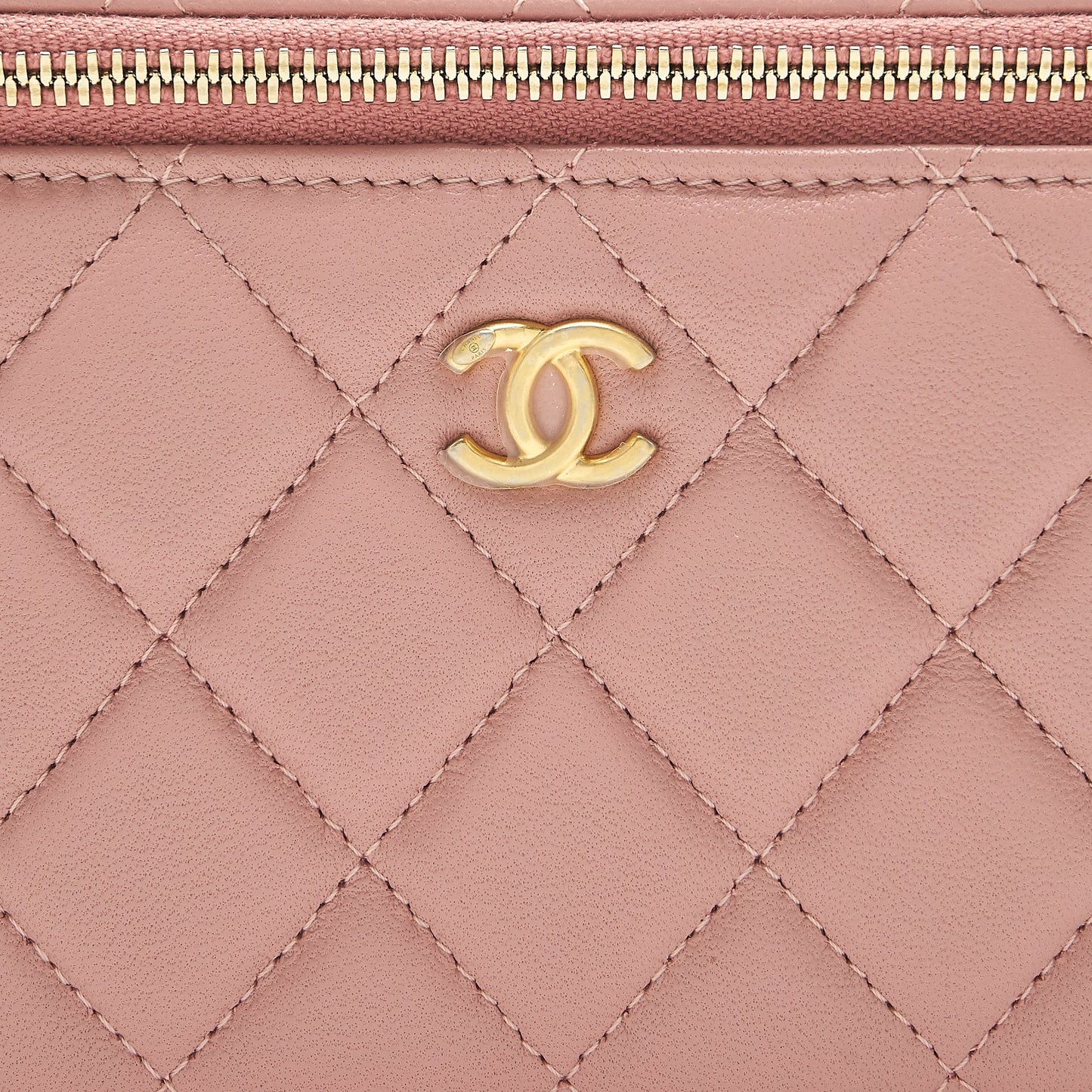 Chanel 21B Pearl Crush Long Vanity with Chain dark Pink