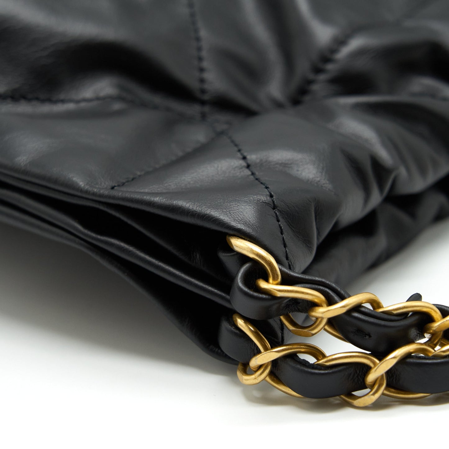 Chanel 22 Handbag Shiny Calfskin Black