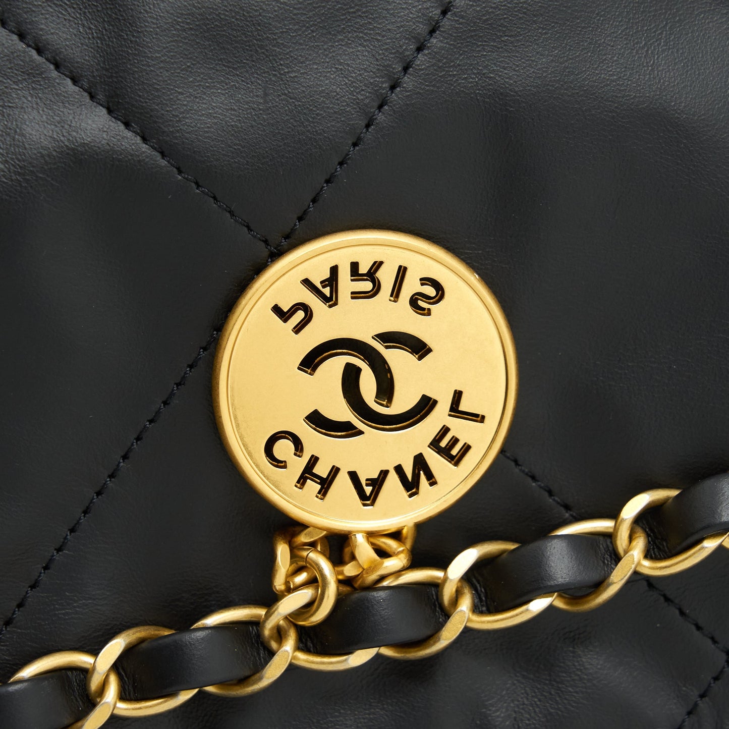 Chanel 22 Handbag Shiny Calfskin Black