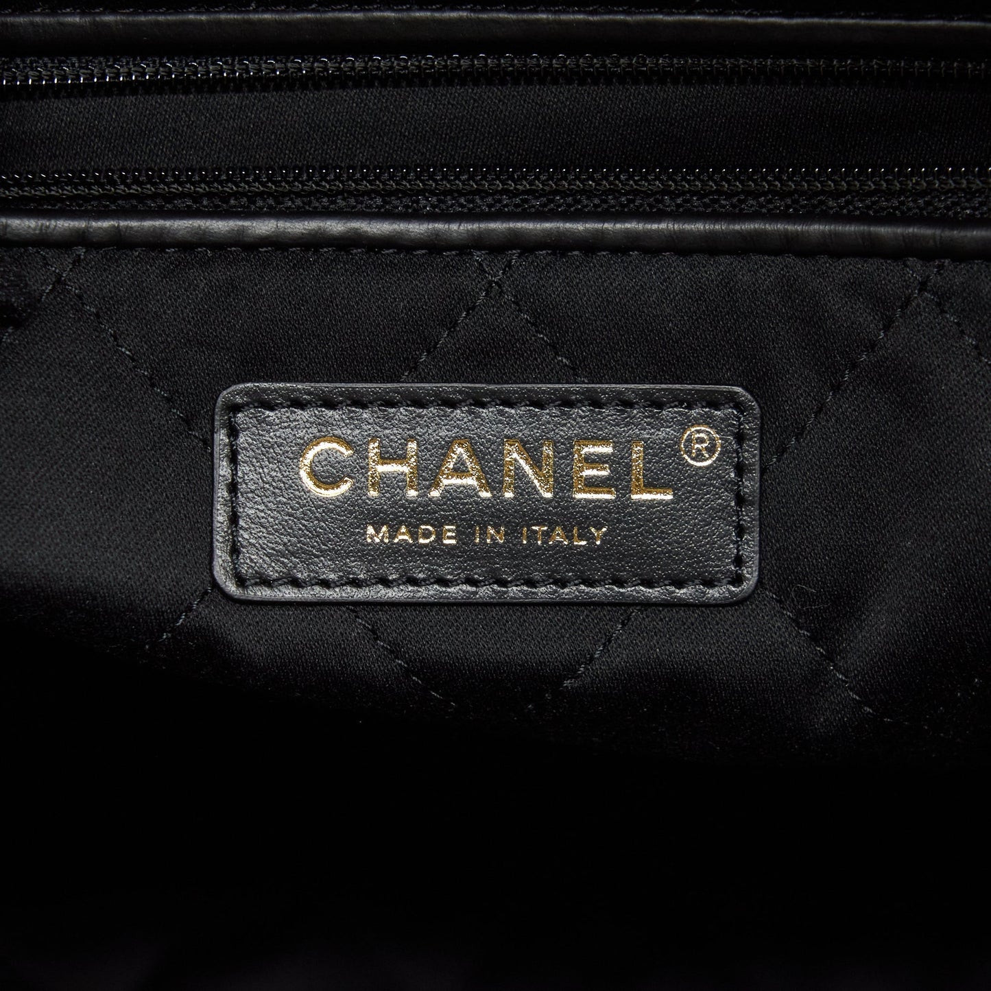 Chanel 22 Handbag Shiny Calfskin Black