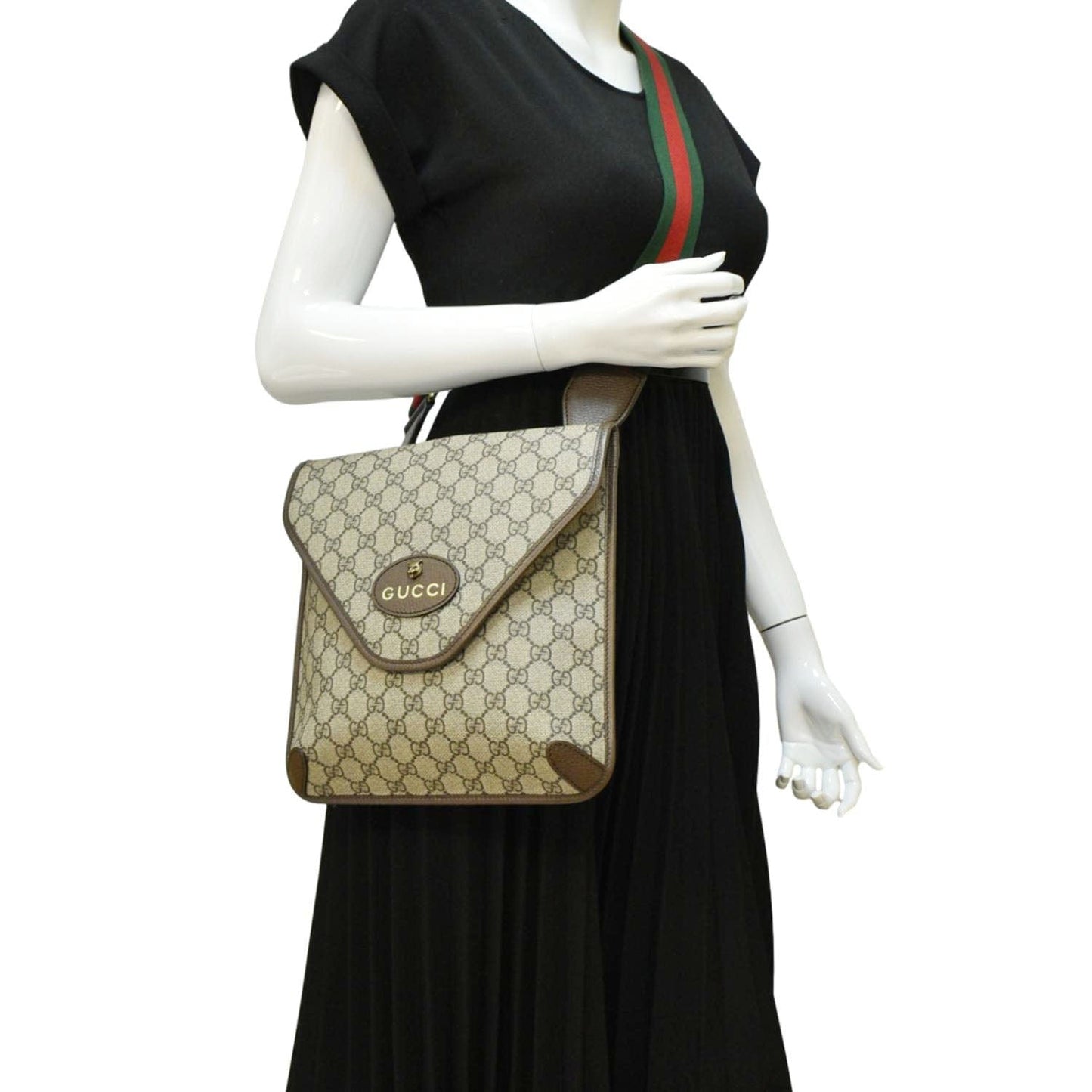 GUCCI Neo   Medium GG Supreme Canvas Messenger Bag Beige 598604