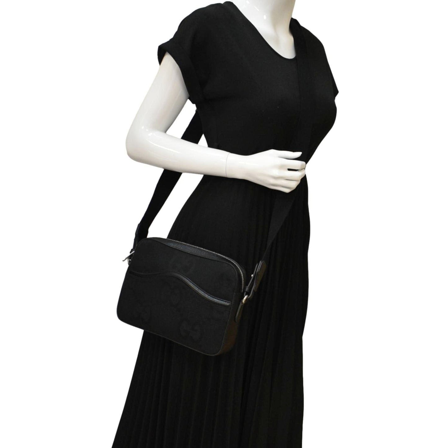 GUCCI  jumbo GG Canvas Messenger Bag Black 675891