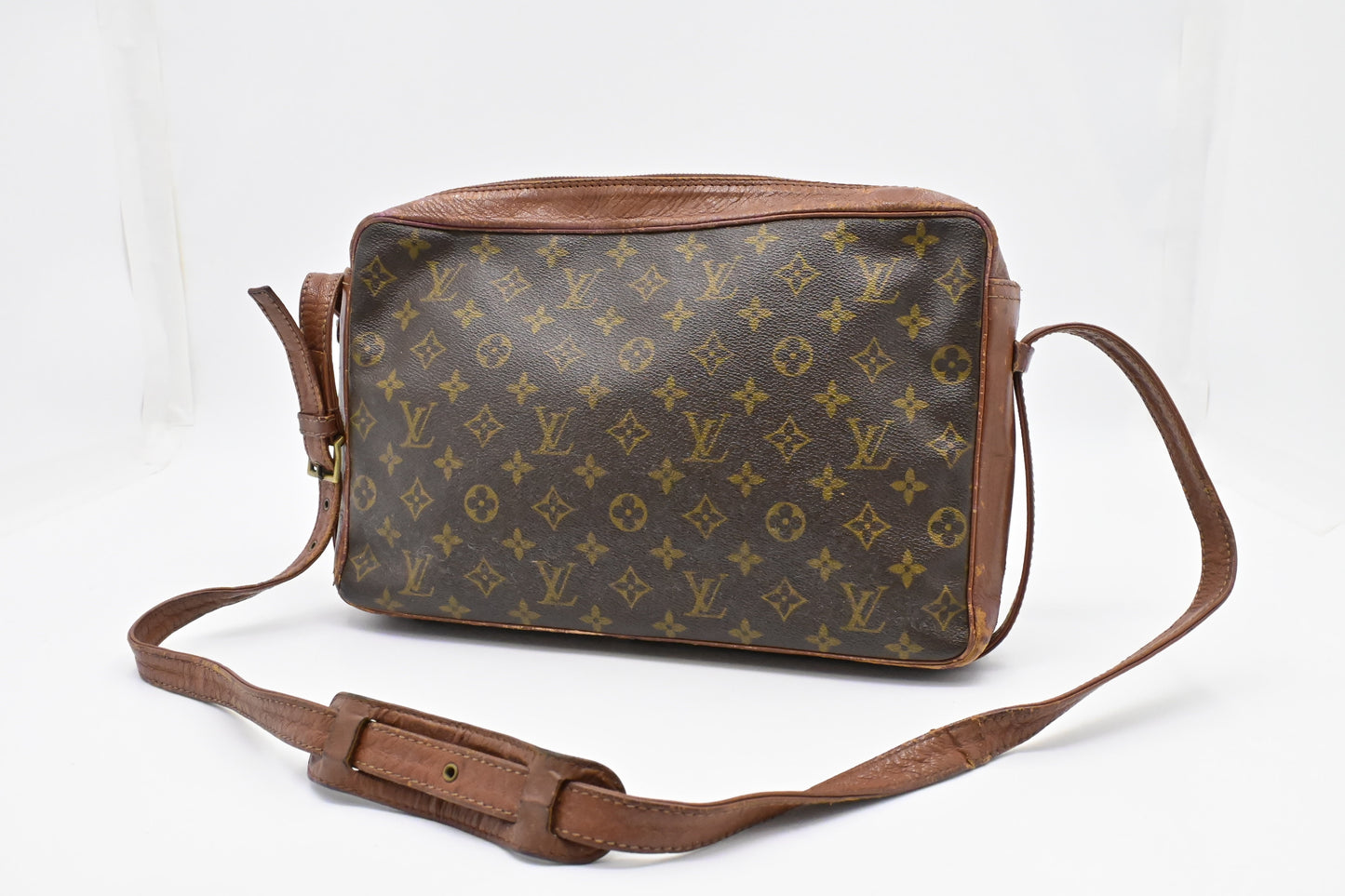 Louis Vuitton Sac Bandouliere in Monogram Canvas