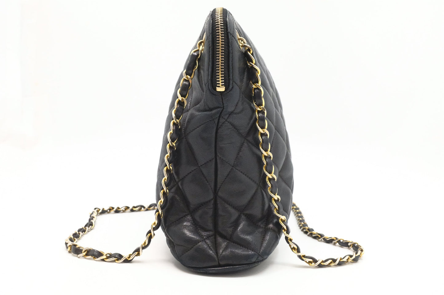 Chanel Shoulder Bag in Black MattelassÃ© Leather