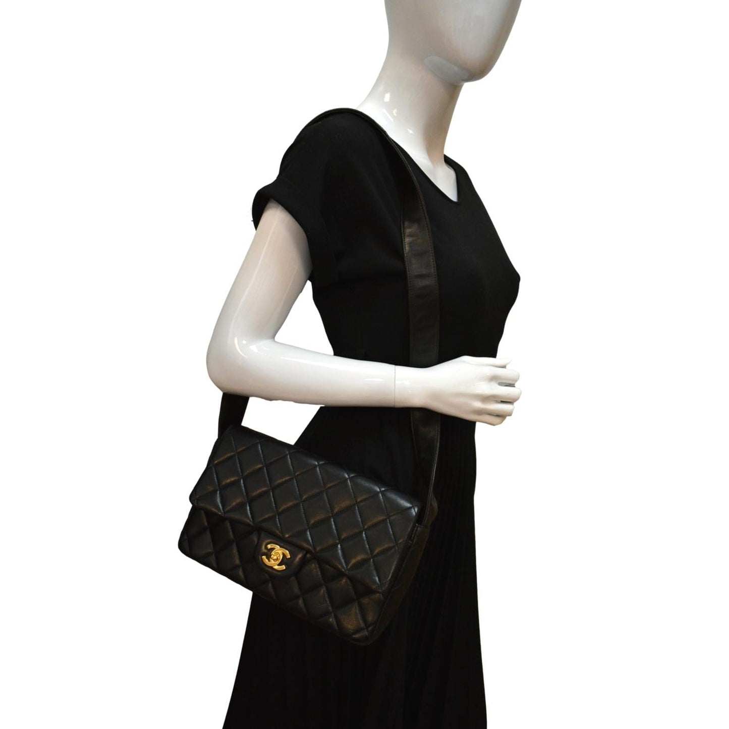 CHANEL Vintage Flap Quilted Leather Shoulder Bag Black