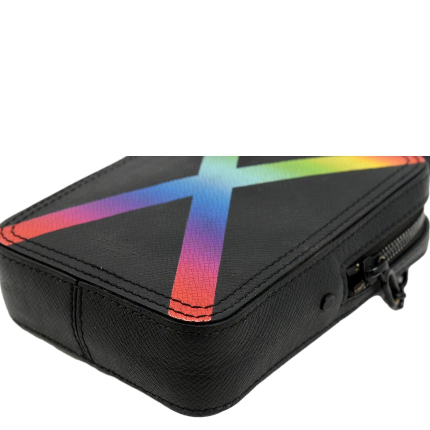 LOUIS VUITTON Sac Danube Taiga Messenger Crossbody Bag Black