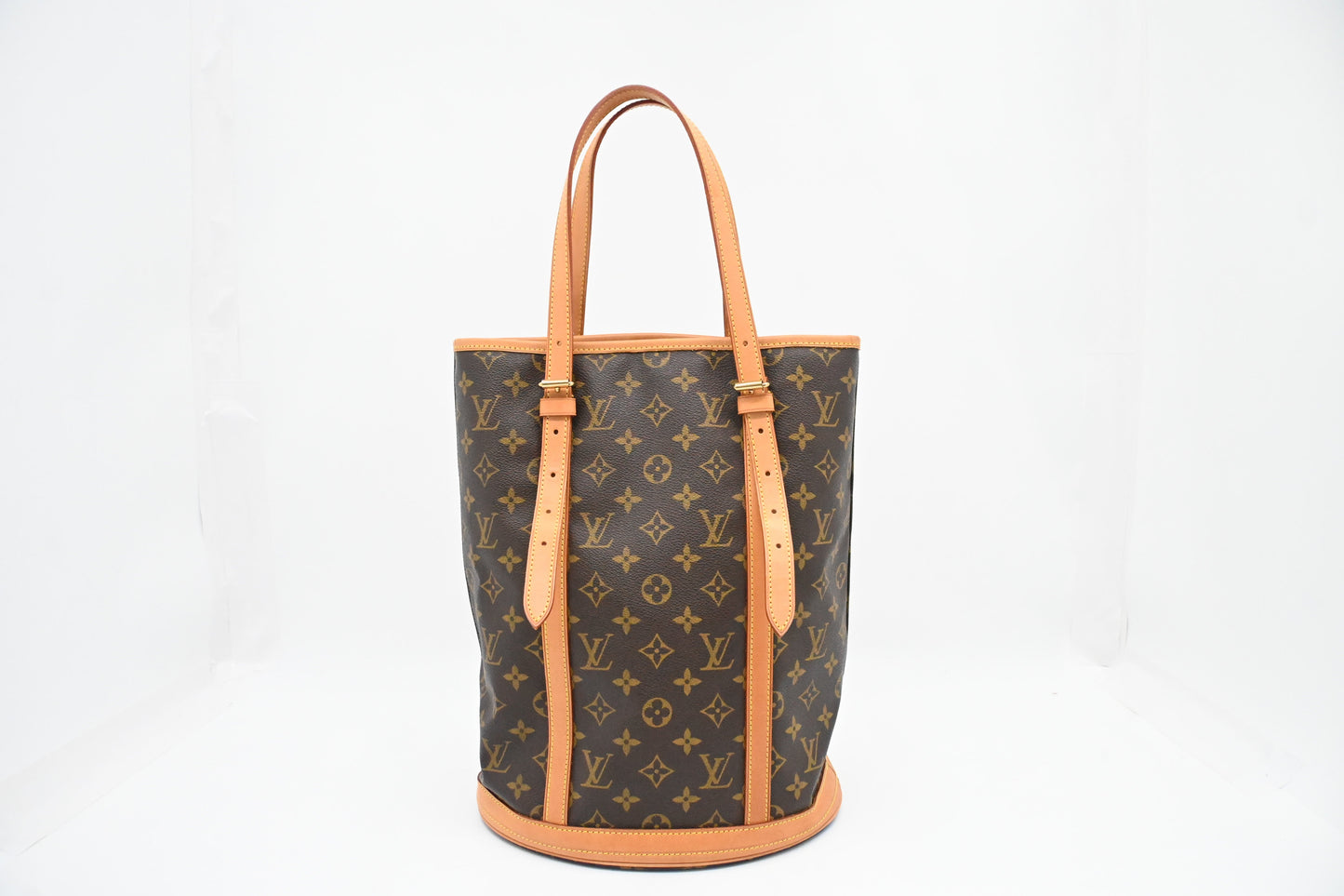 Louis Vuitton Bucket GM in Monogram Canvas