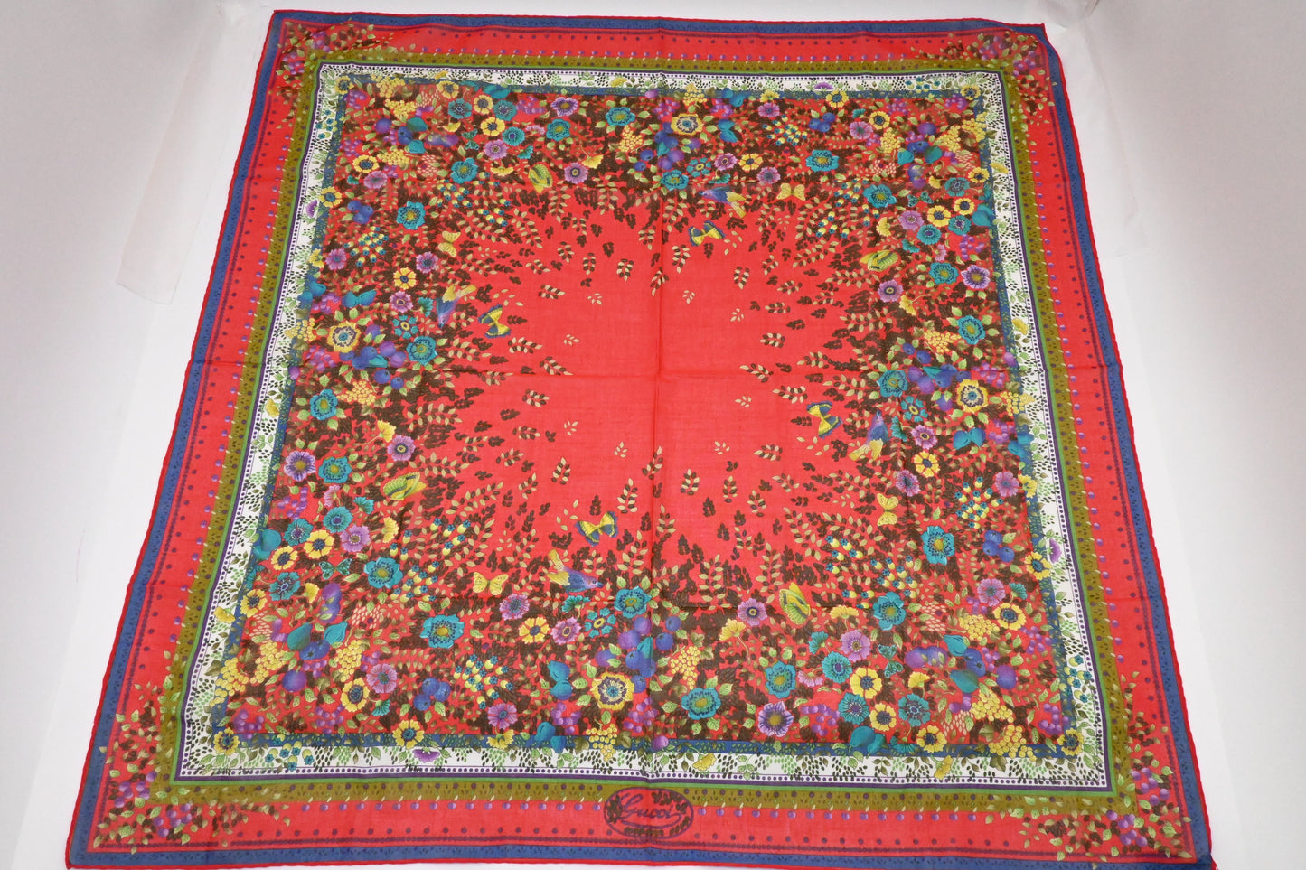 Gucci Floral Scarf in Red Cotton