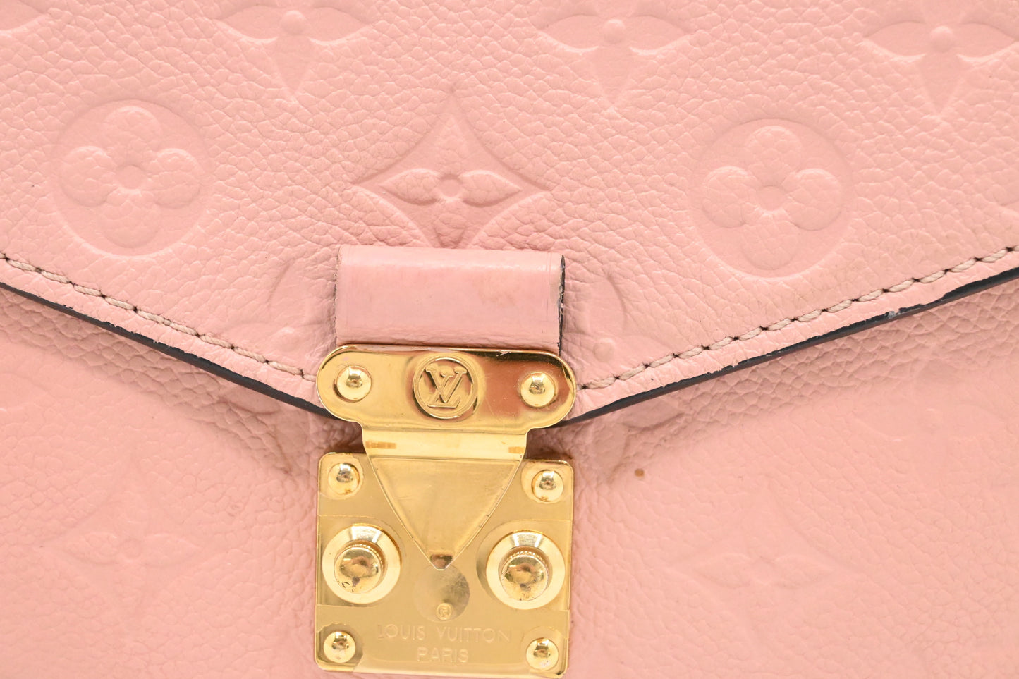Louis Vuitton Pochette MÃ©tis in Pink Empreinte Leather