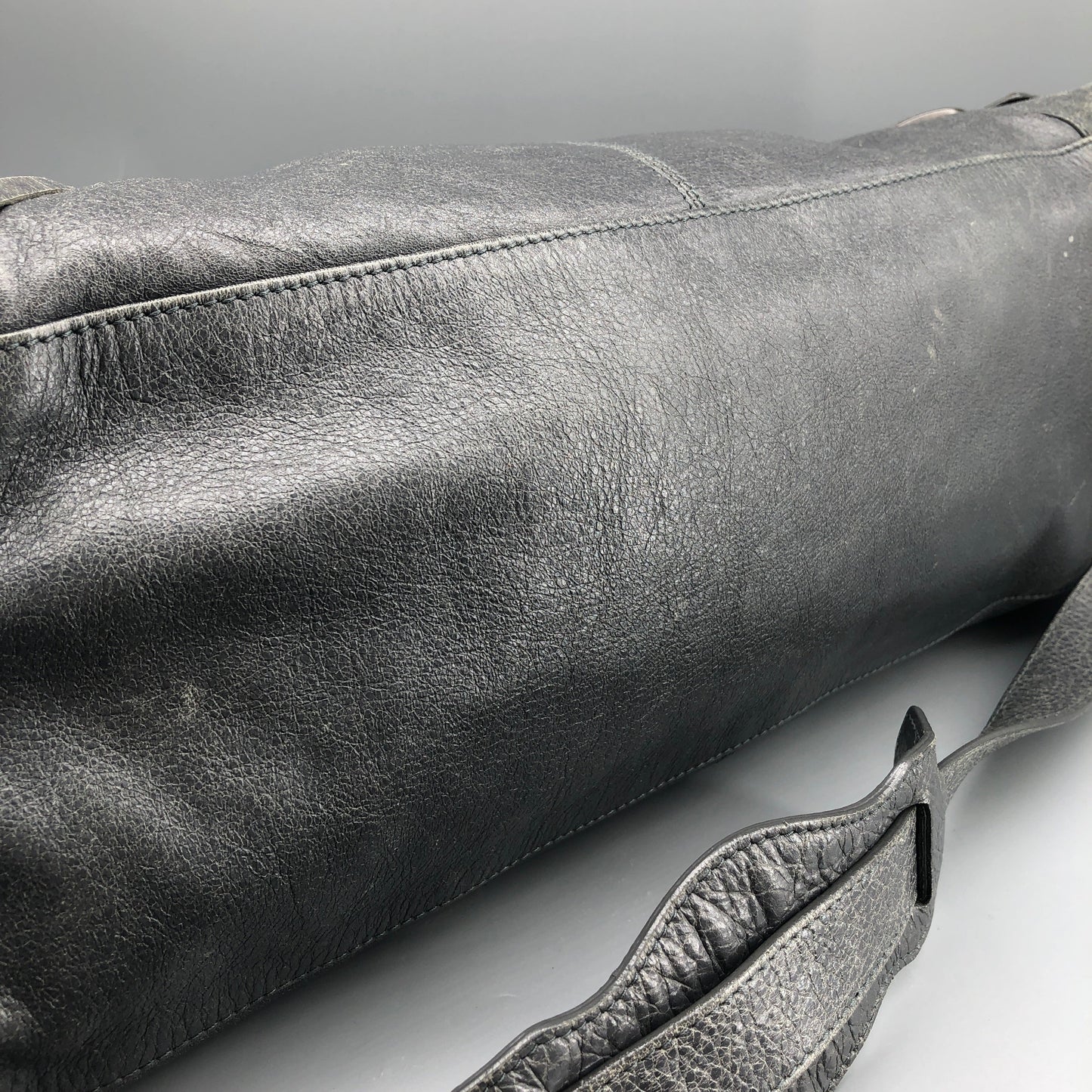 Balenciaga Classic City Distressed Leather Shoulder Handbag Grey