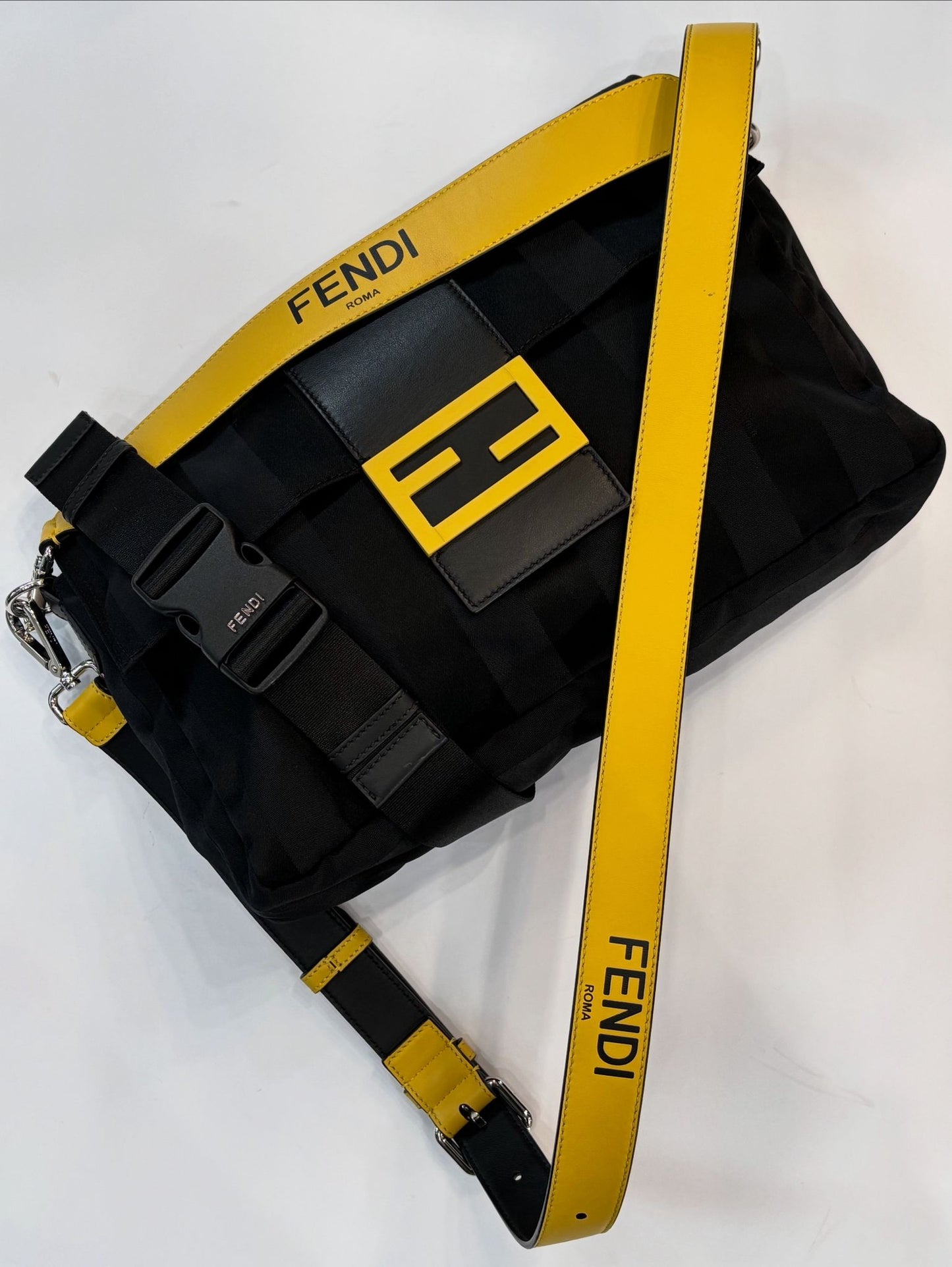FENDI BAGUETTE CONVERTIBLE SHOULDER BAG