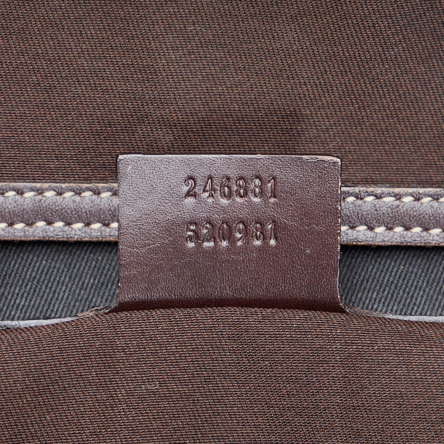 Gucci GG Supreme Crossbody Bag (SHG-lY q)