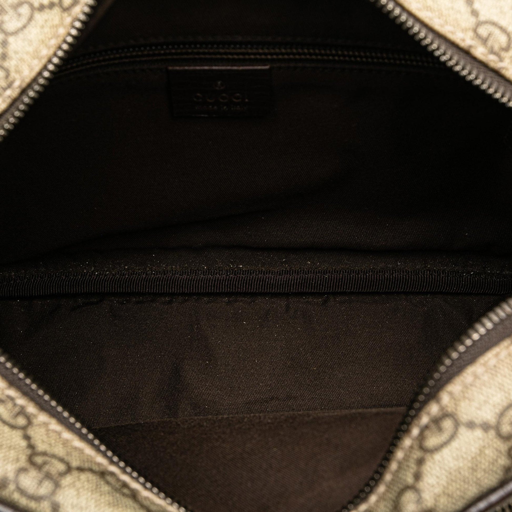 Gucci GG Supreme Crossbody Bag (SHG-WzCVPV)