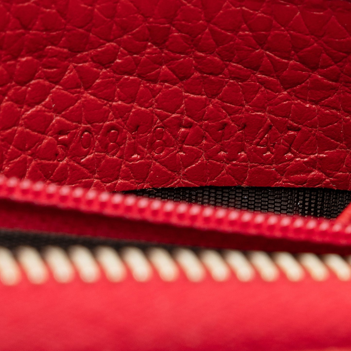 Gucci Leather Soho Zip Around Wallet (SHF-22236)