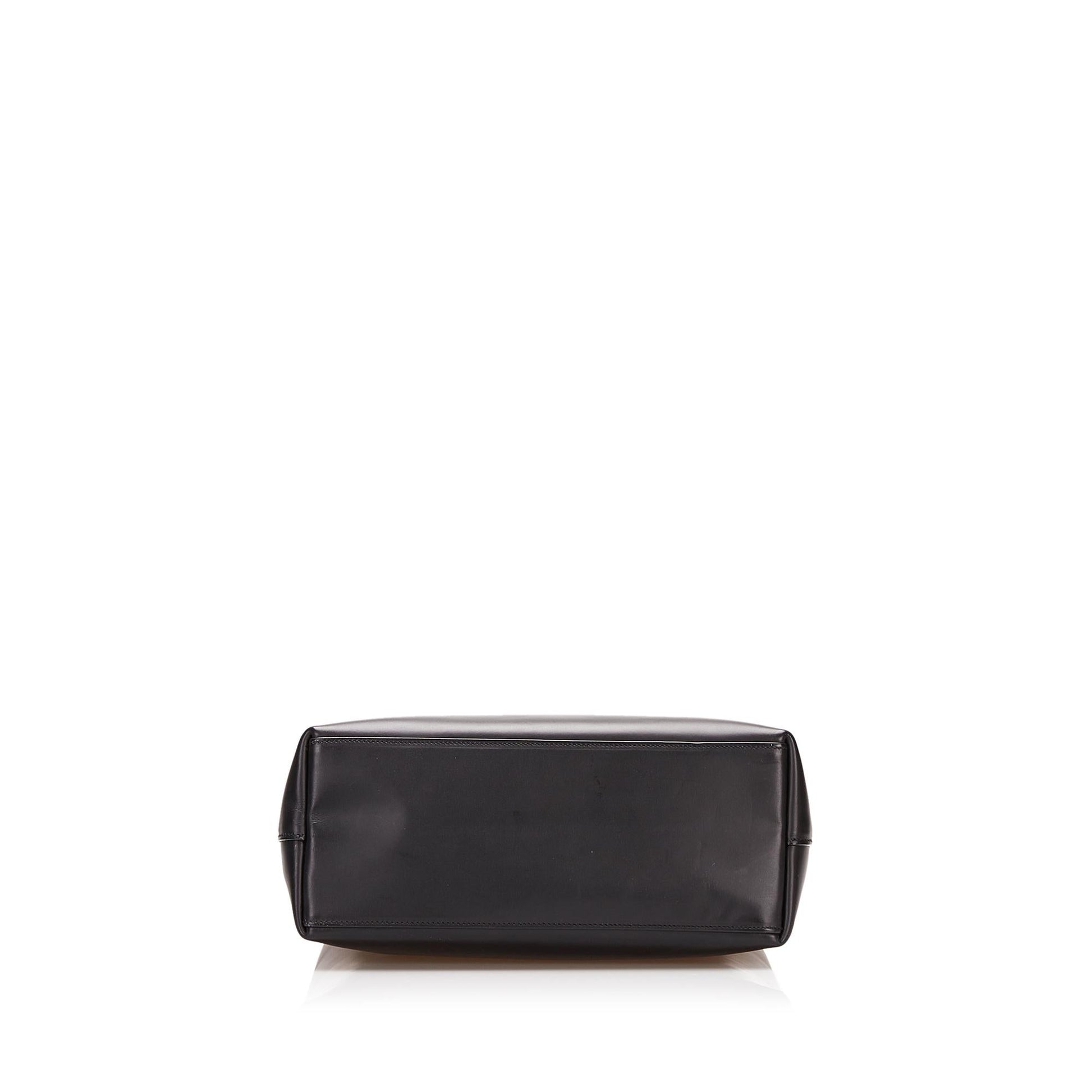 Gucci Leather Shoulder Bag Style 67