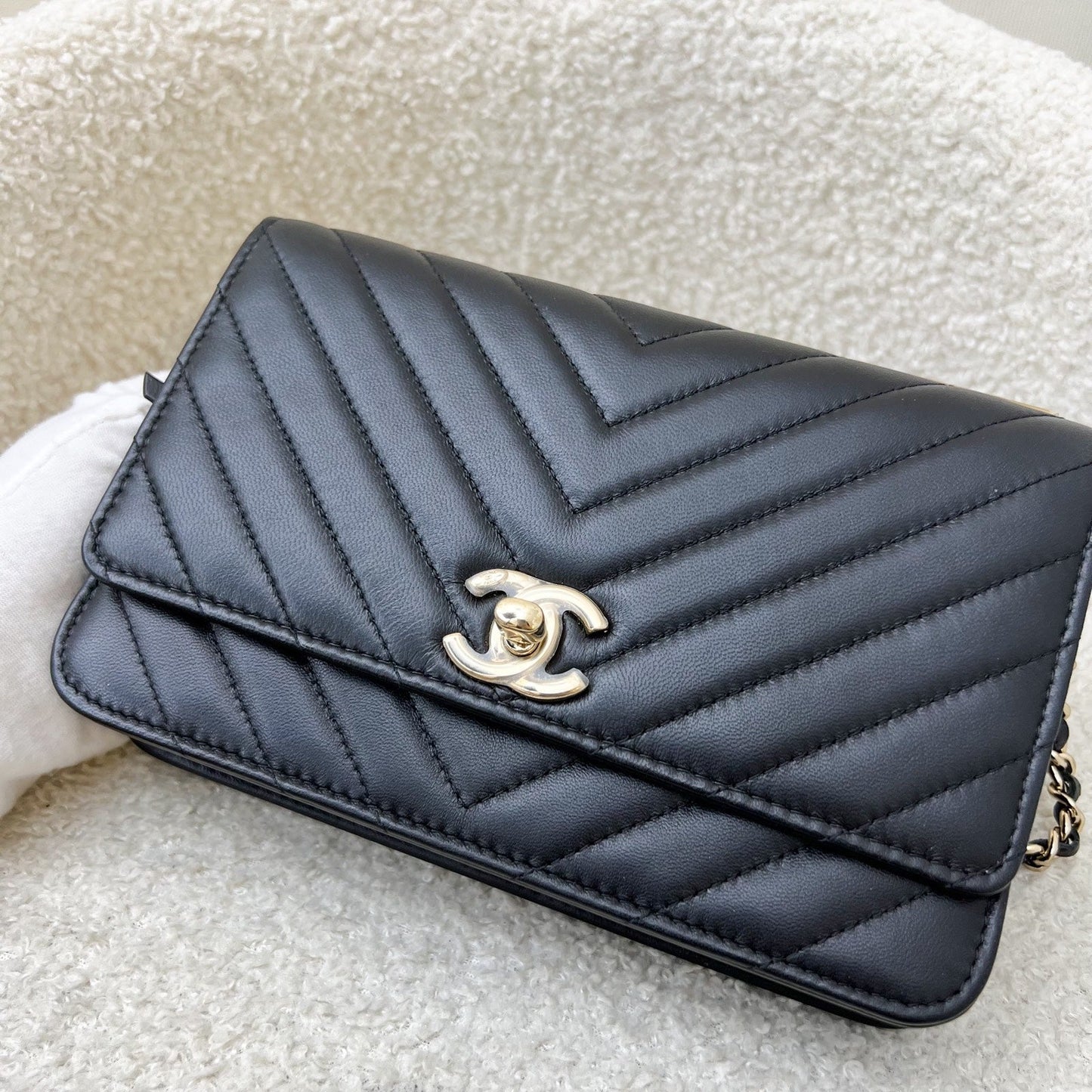 Chanel Trendy CC Wallet on Chain WOC in Black Chevron Lambskin and LGHW (Model: A80982) Crossbody