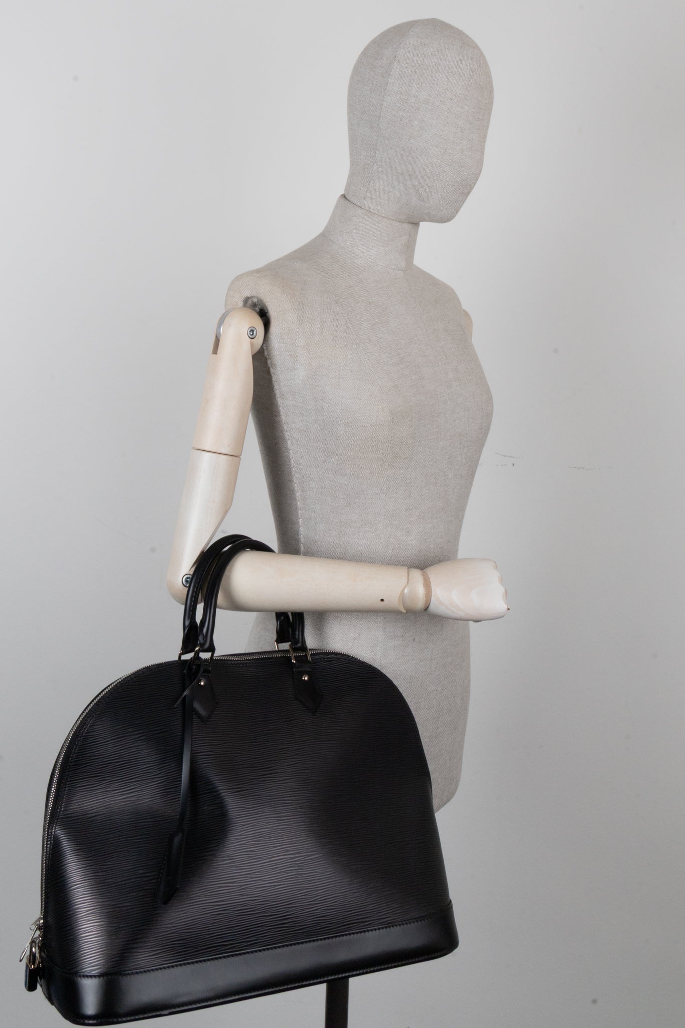 LOUIS VUITTON Alma GM Epi Black