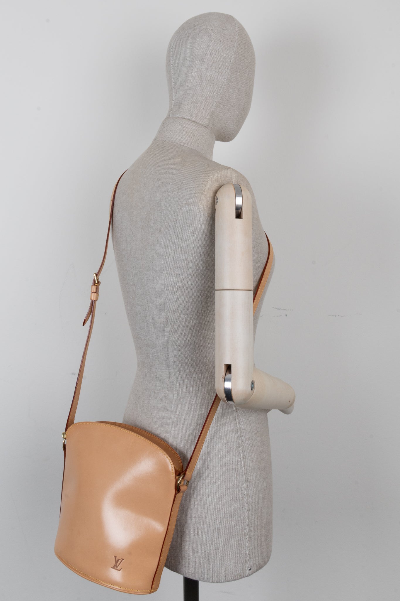 LOUIS VUITTON Drouot Crossbody Bag Vachetta Nomade