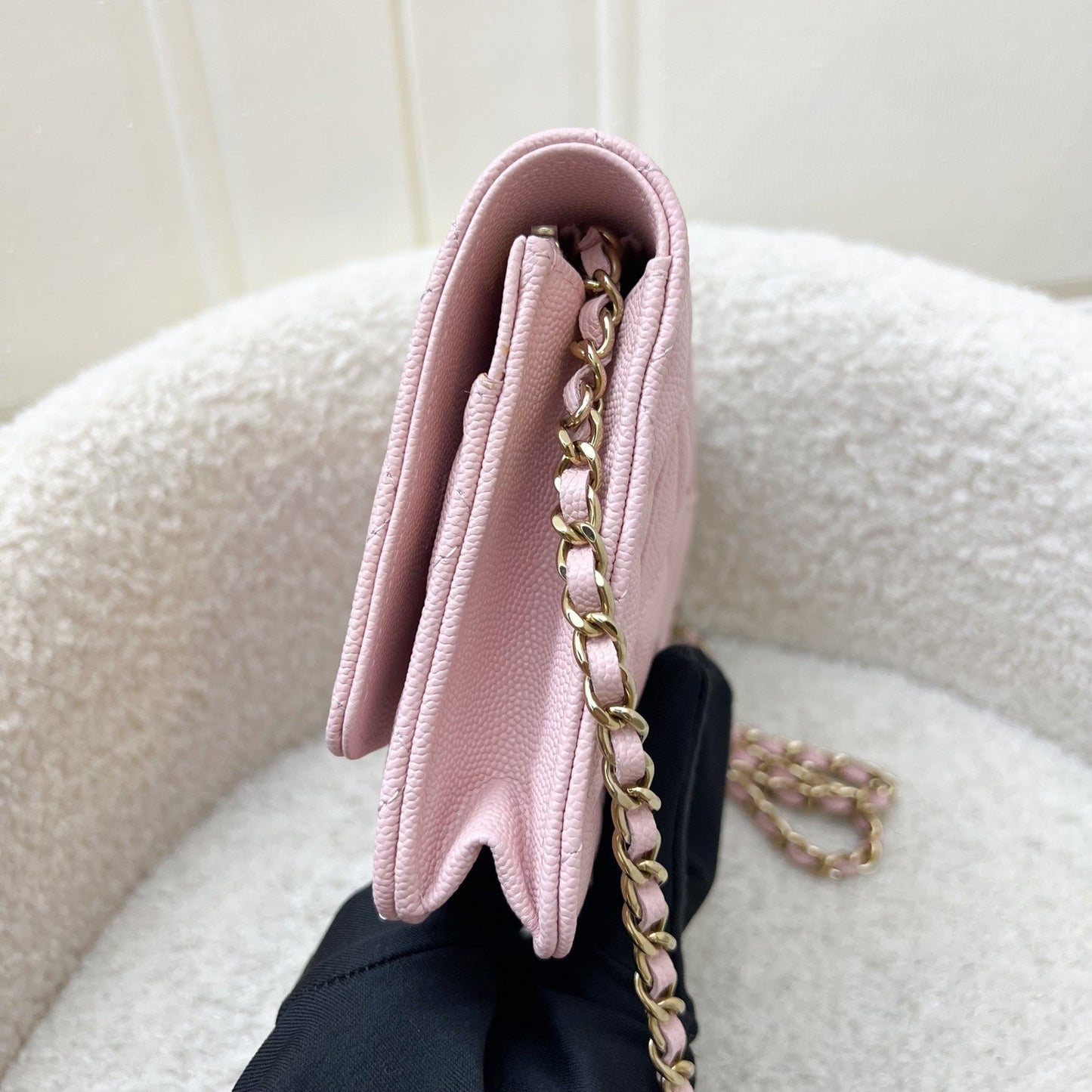 [BN - Local Set - Dec 2022] Chanel Classic Wallet on Chain WOC in 22B Pink Caviar LGHW (Model: AP0250) Crossbody