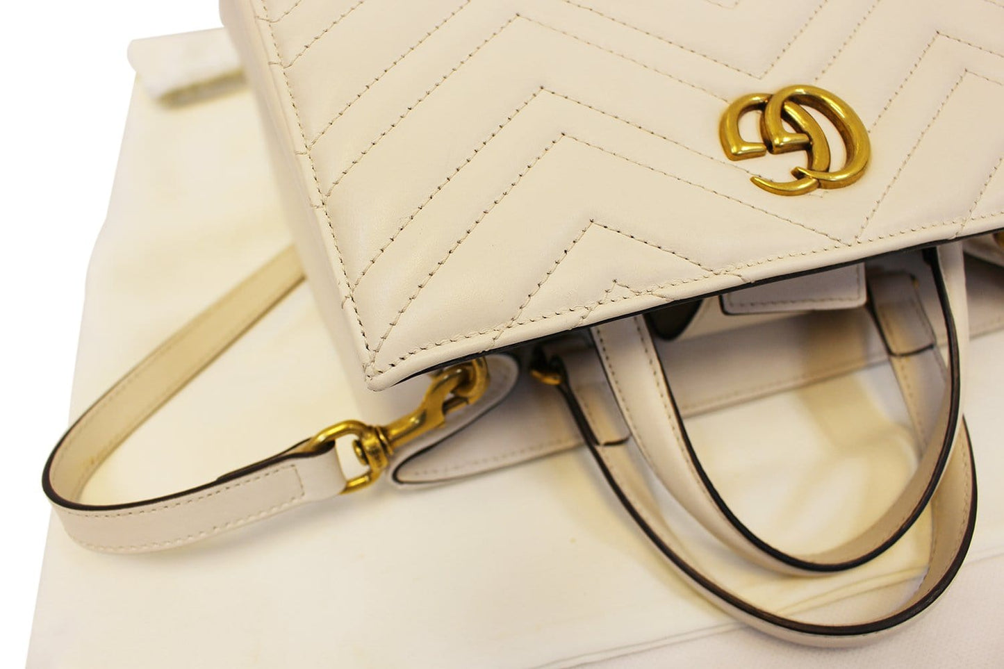 GUCCI GG Marmont small Matelass? Top Handle White Tote Bag 448054