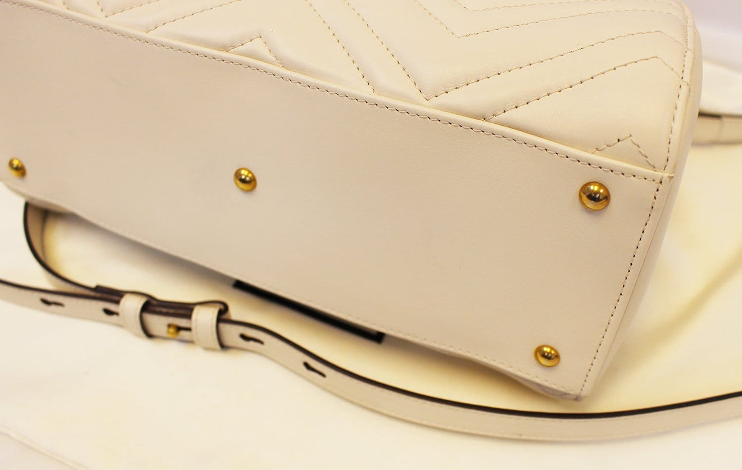 GUCCI GG Marmont small Matelass? Top Handle White Tote Bag 448054