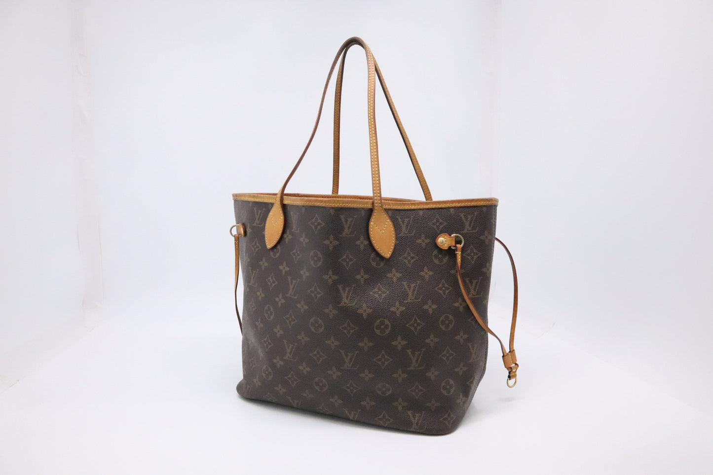 Louis Vuitton Neverfull MM in Monogram Canvas
