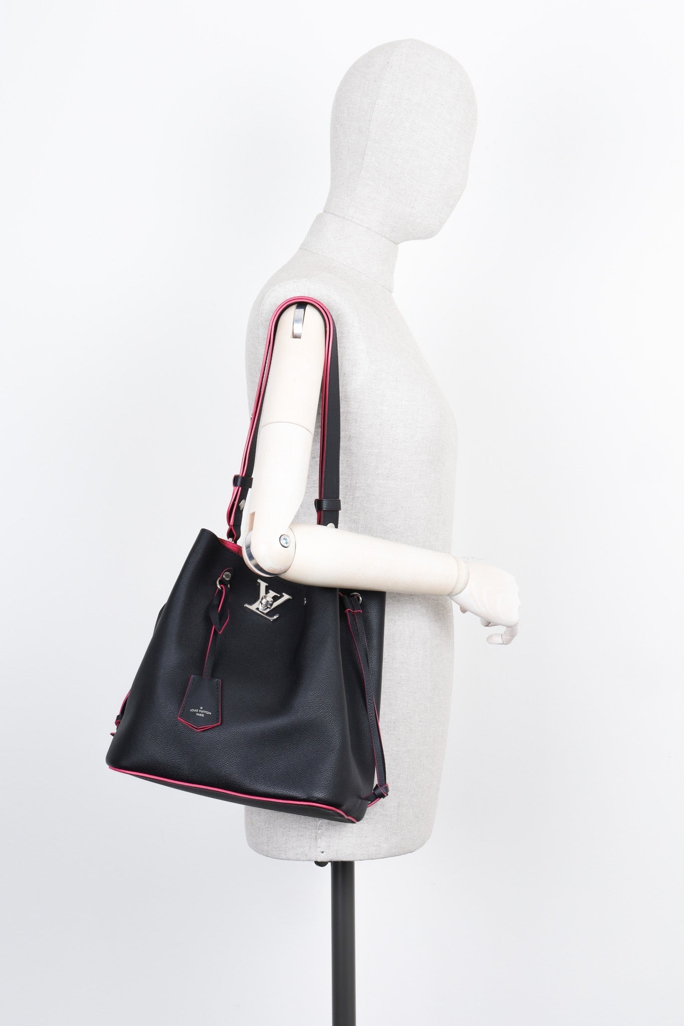 LOUIS VUITTON Lockme Bucket Bag Black