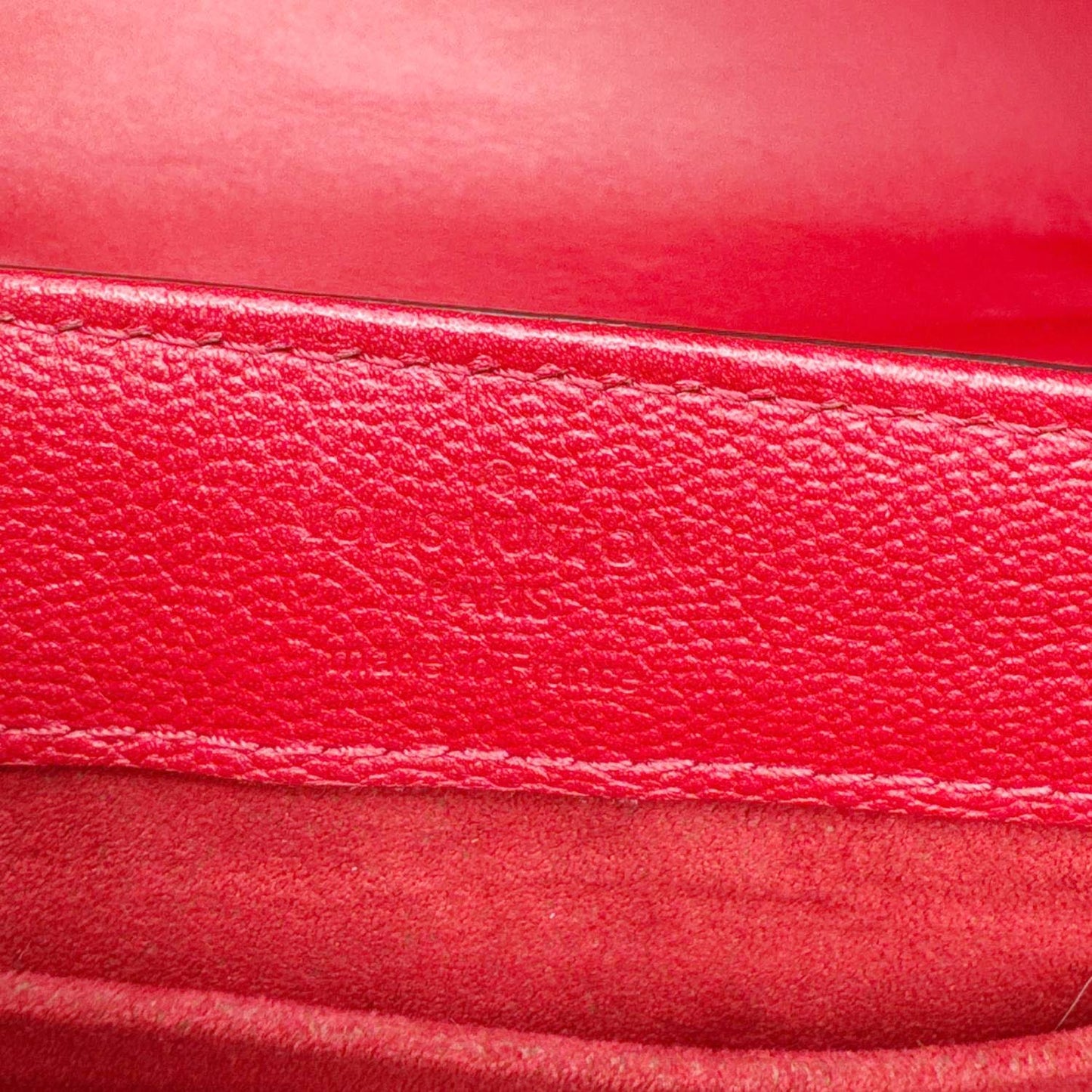 LOUIS VUITTON Very Chain Cuir Plume Ecume Leather Shoulder Bag Red