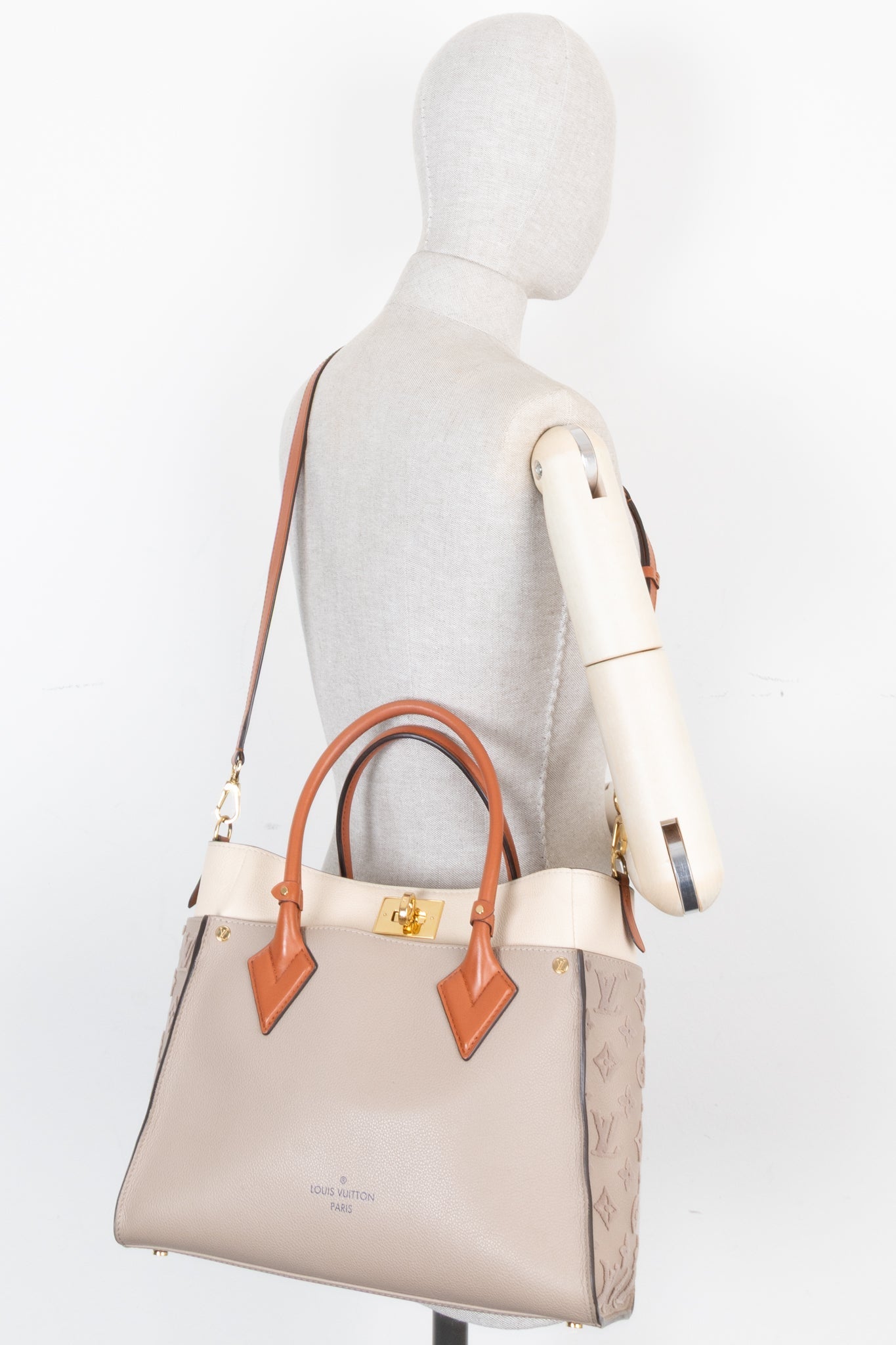 LOUIS VUITTON On My Side Tote MM Galet