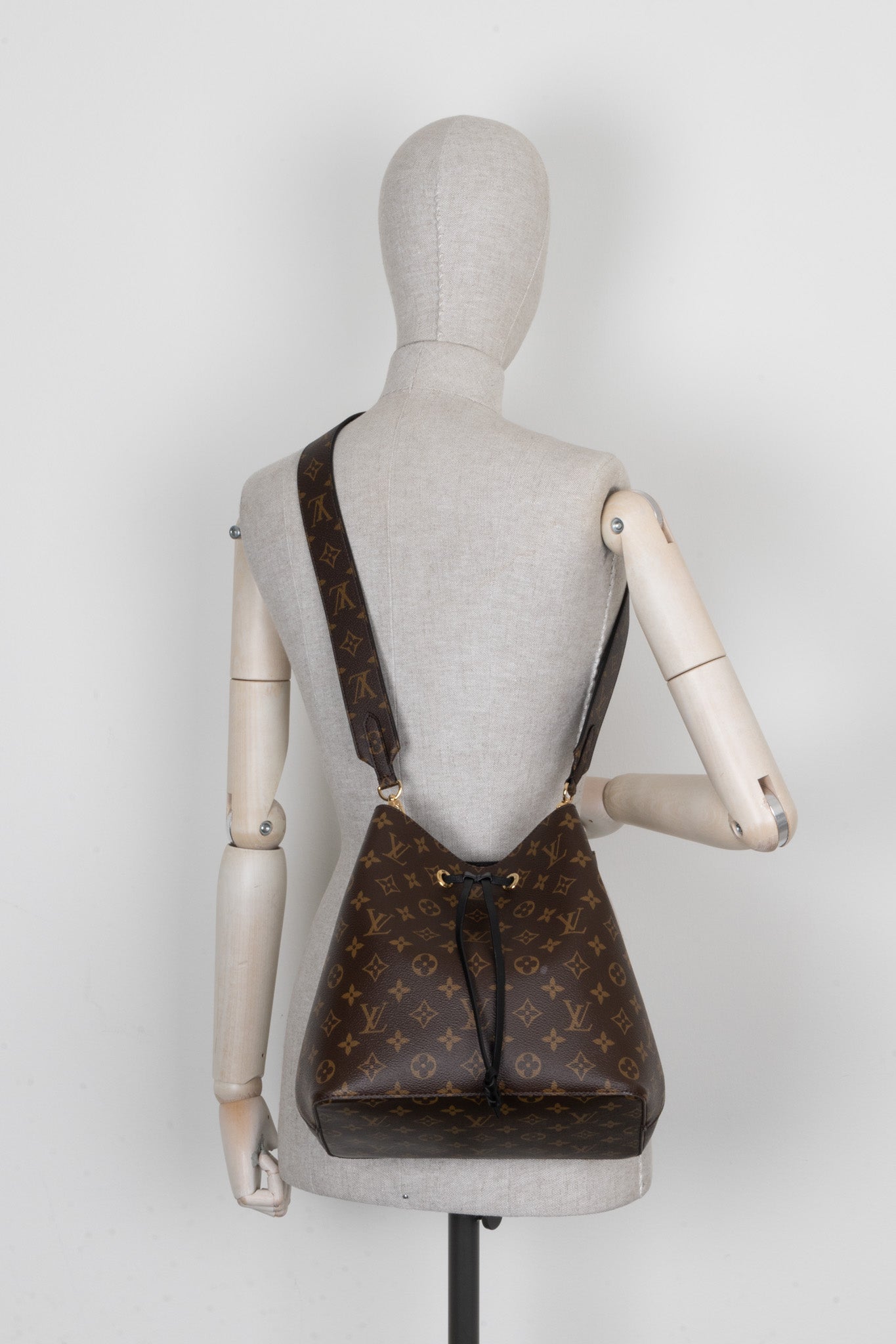 LOUIS VUITTON Neo Noe MNG Canvas with Strap