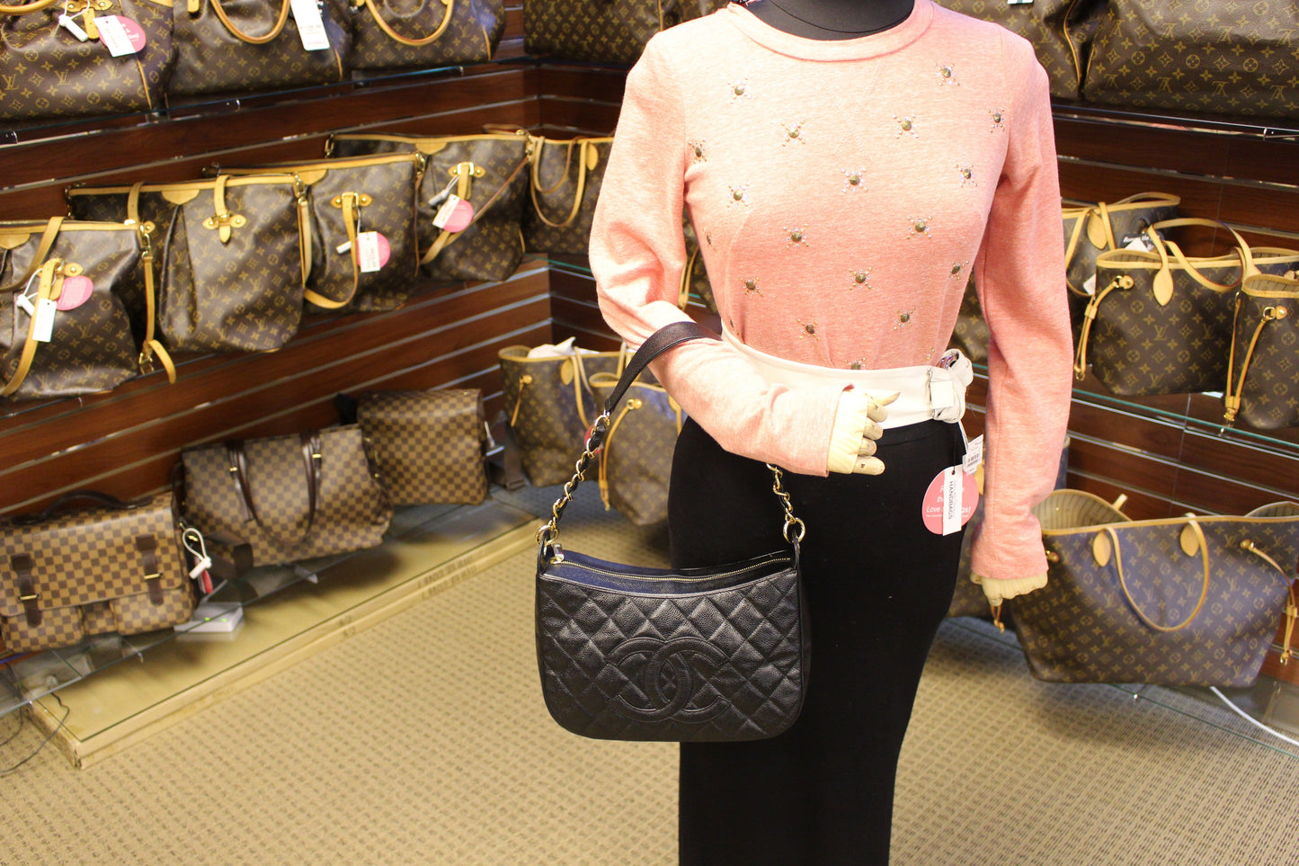 Chanel Shoulder Bag - CHANEL Sac Divers Caviar Large Handbag