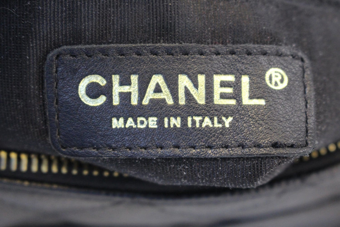 Chanel Shoulder Bag - CHANEL Black Sac Divers Mini Caviar