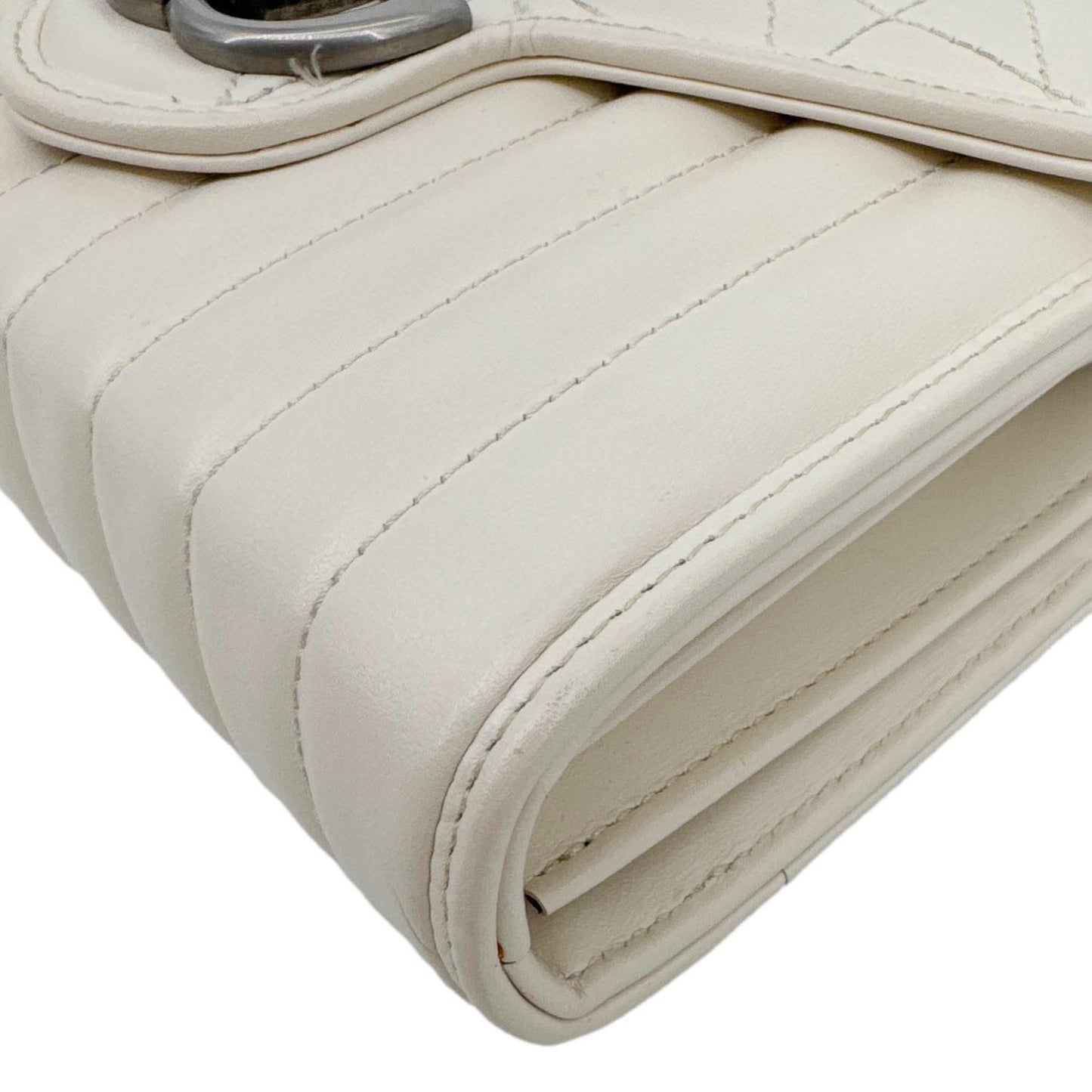 GUCCI Aria Marmont GG Calfskin Matelasse Leather Chain Wallet Mystic White 474575