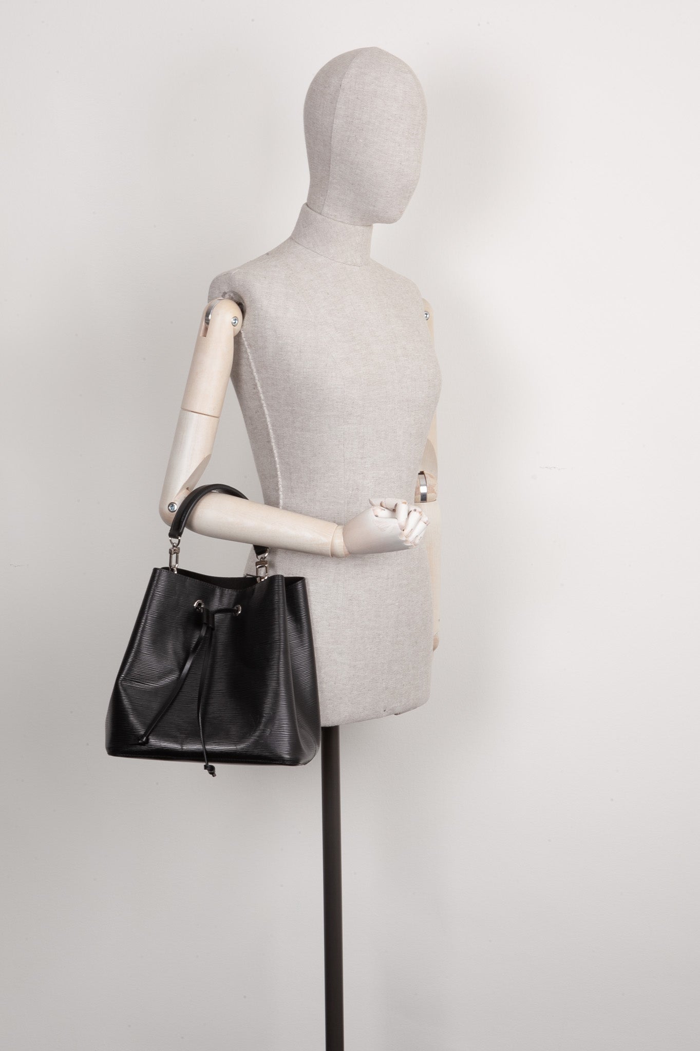 LOUIS VUITTON Neo Noe Epi Black