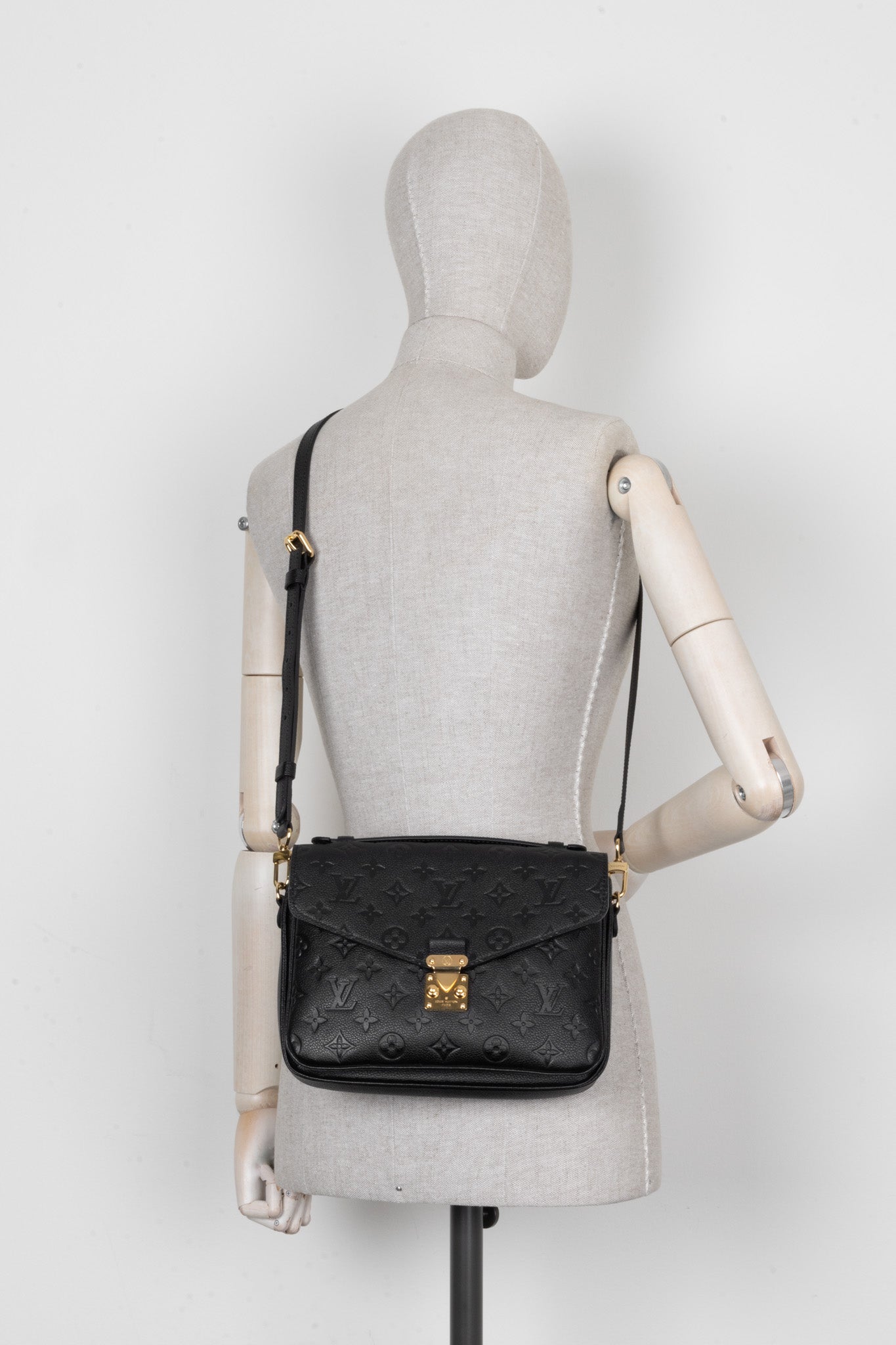 LOUIS VUITTON Pochette Métis Empreinte Black