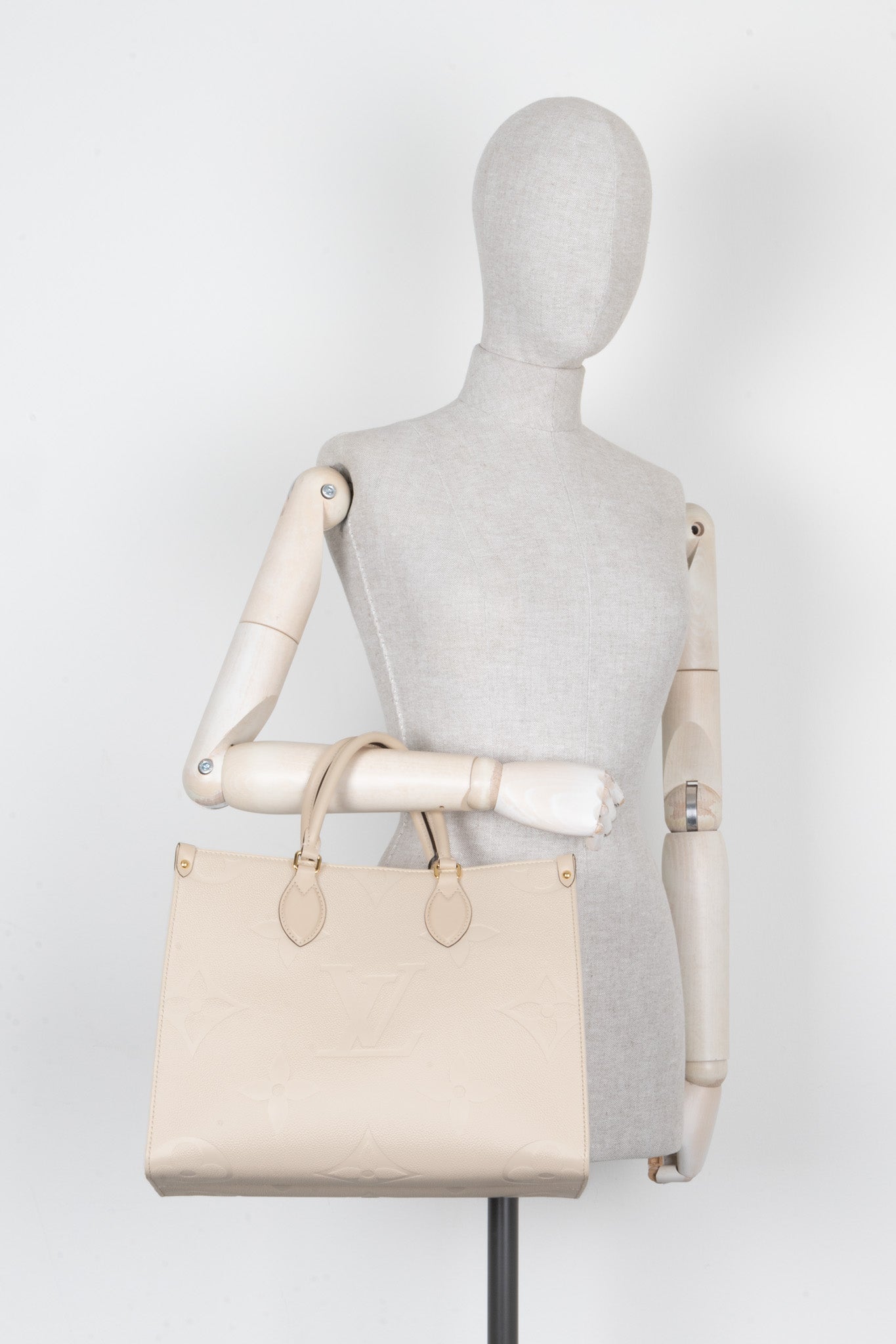LOUIS VUITTON OnTheGo MM Tote Bag Ivory Empreinte