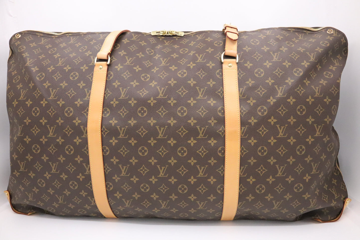 Louis Vuitton Kabul in Monogram Canvas