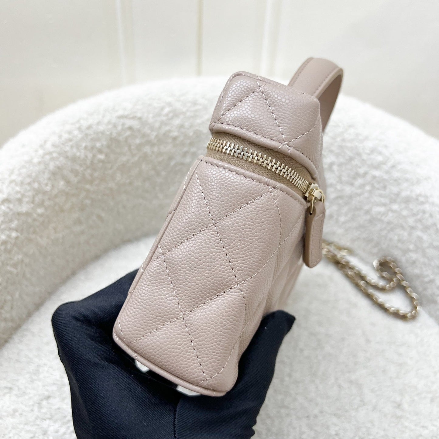 [BN - Local Full Set - Dec 2025] Chanel Vanity / Clutch with Chain (LP Style Bag) in 26P Beige Caviar and LGHW (Model: AP4385)