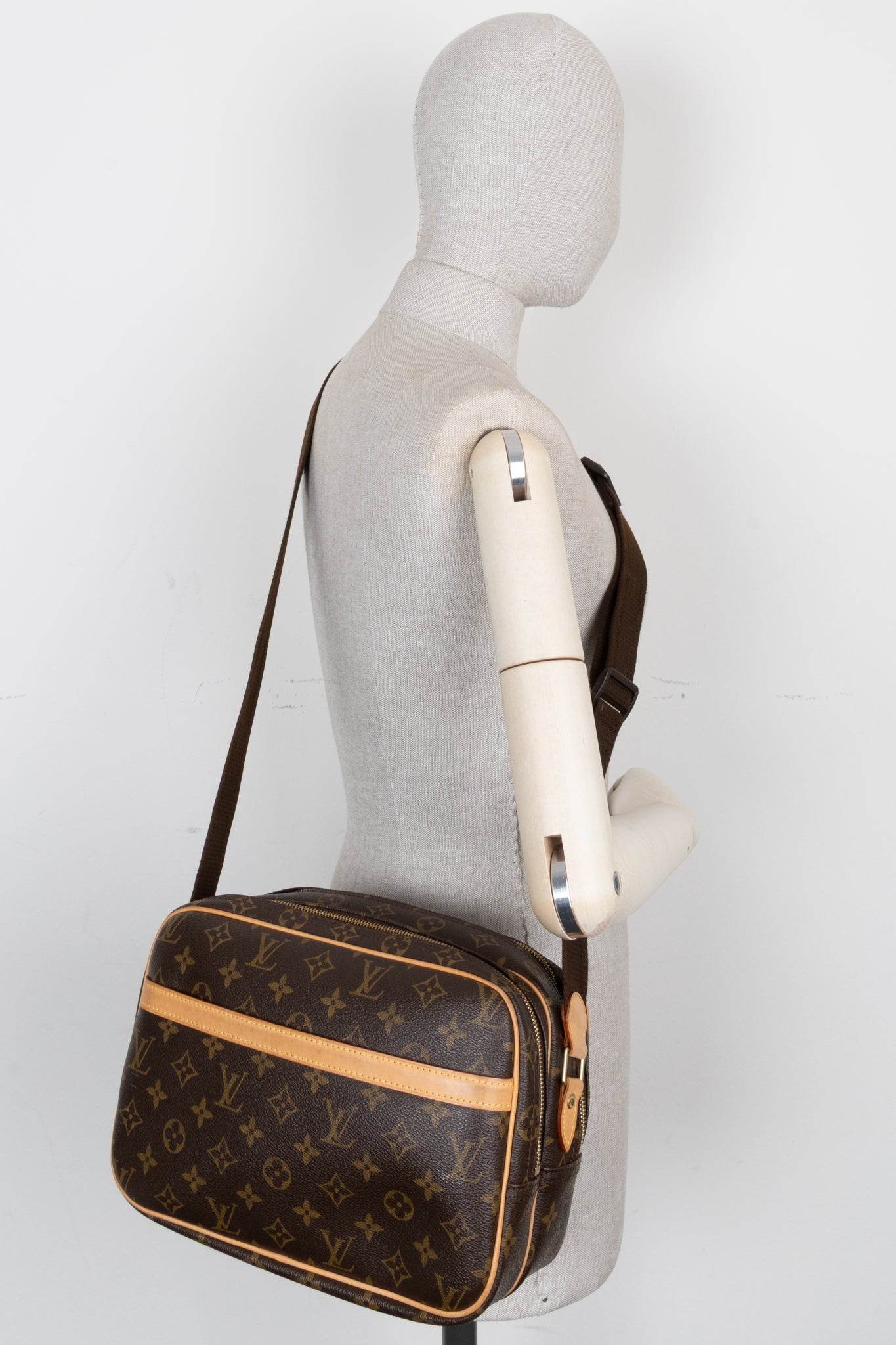LOUIS VUITTON Reporter PM Bag MNG Canvas
