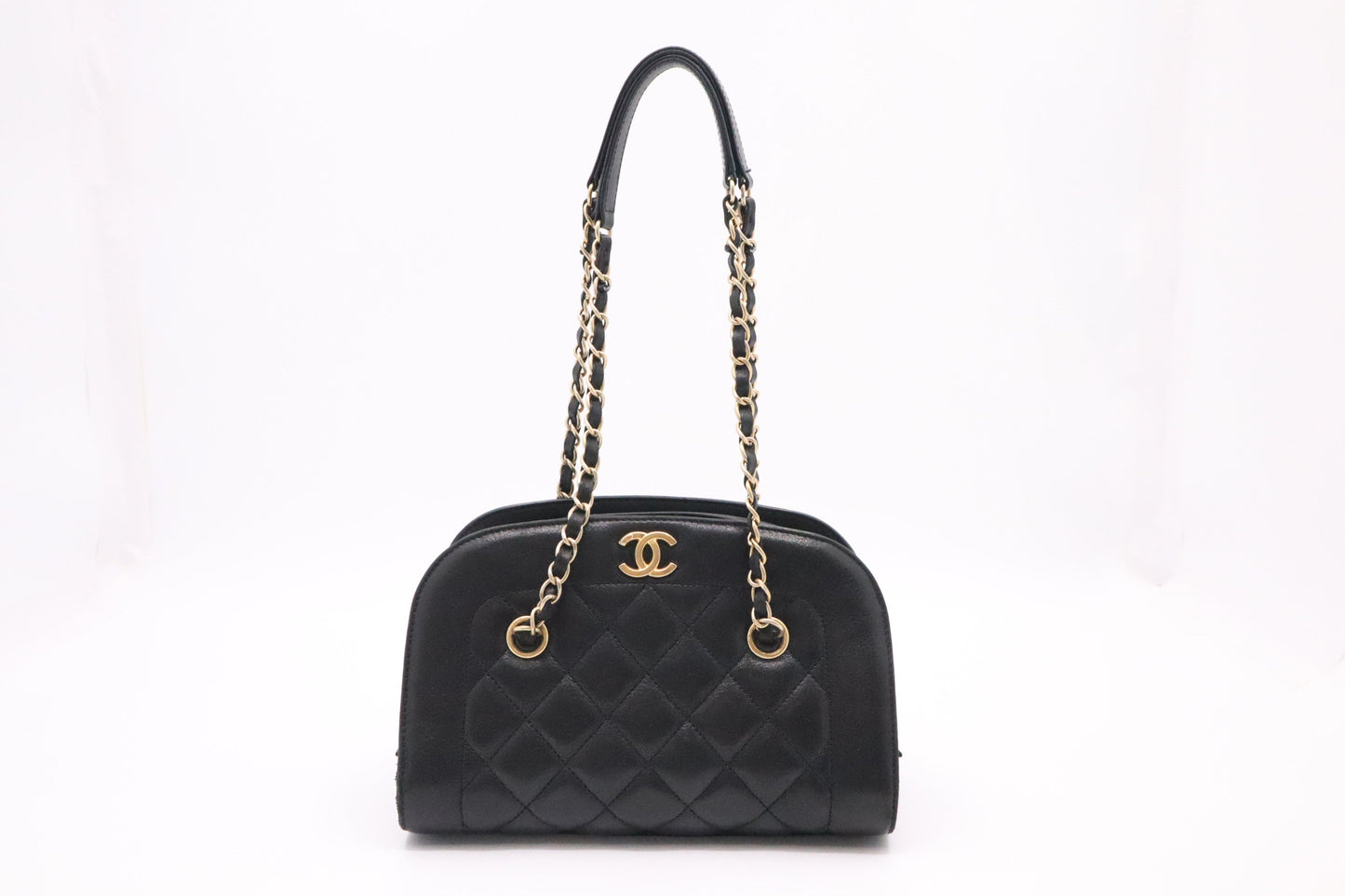 Chanel Shoulder Bag in Black Leather