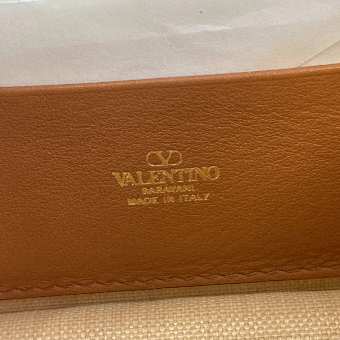 VALENTINO Garavani Rockstud Raffia Wallet On Chain Crossbody Bag Tan