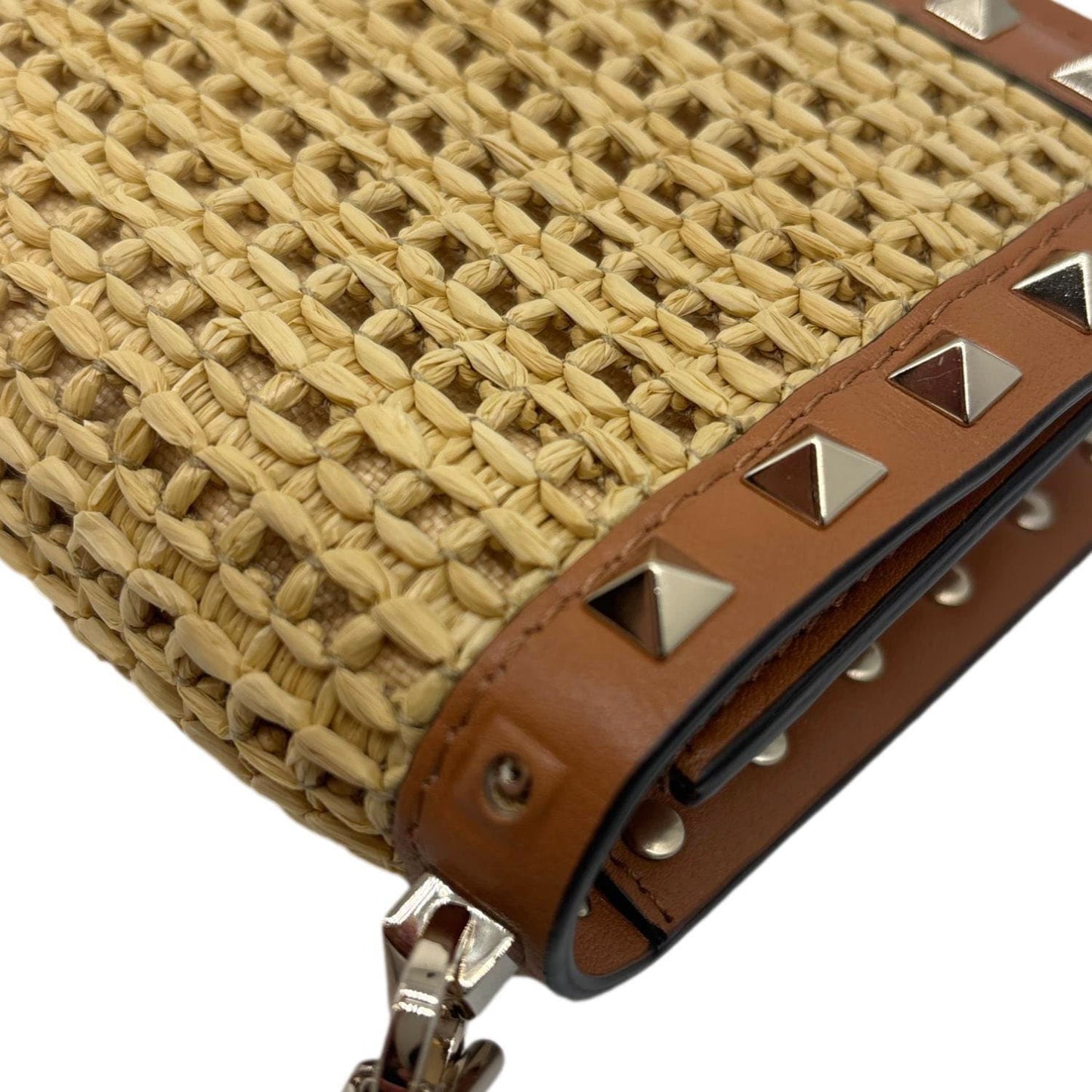 VALENTINO Garavani Rockstud Raffia Wallet On Chain Crossbody Bag Tan