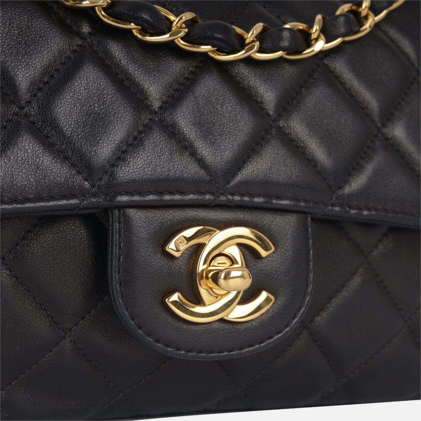 Chanel  Single Flap Bag - Medium