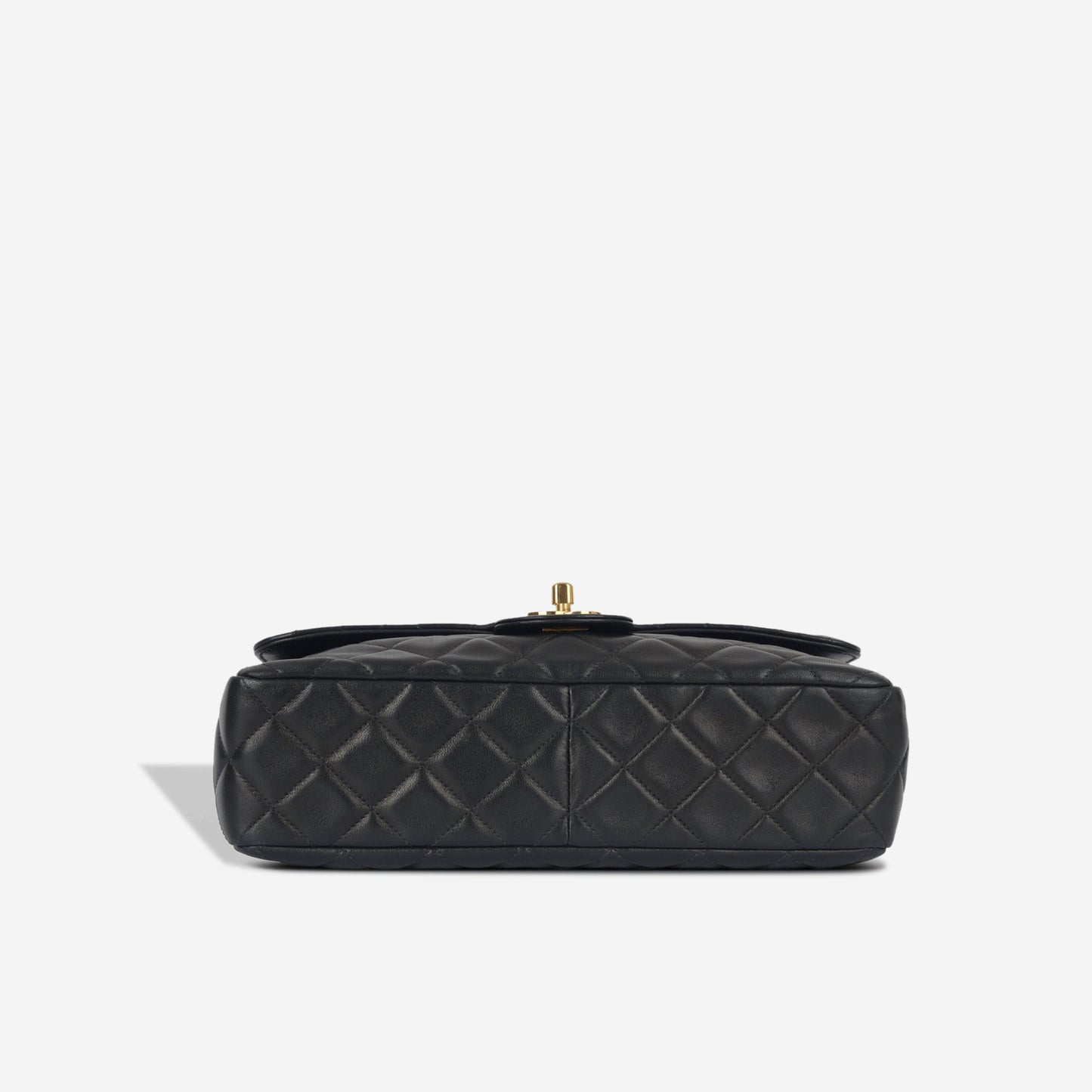 Chanel  Single Flap Bag - Medium