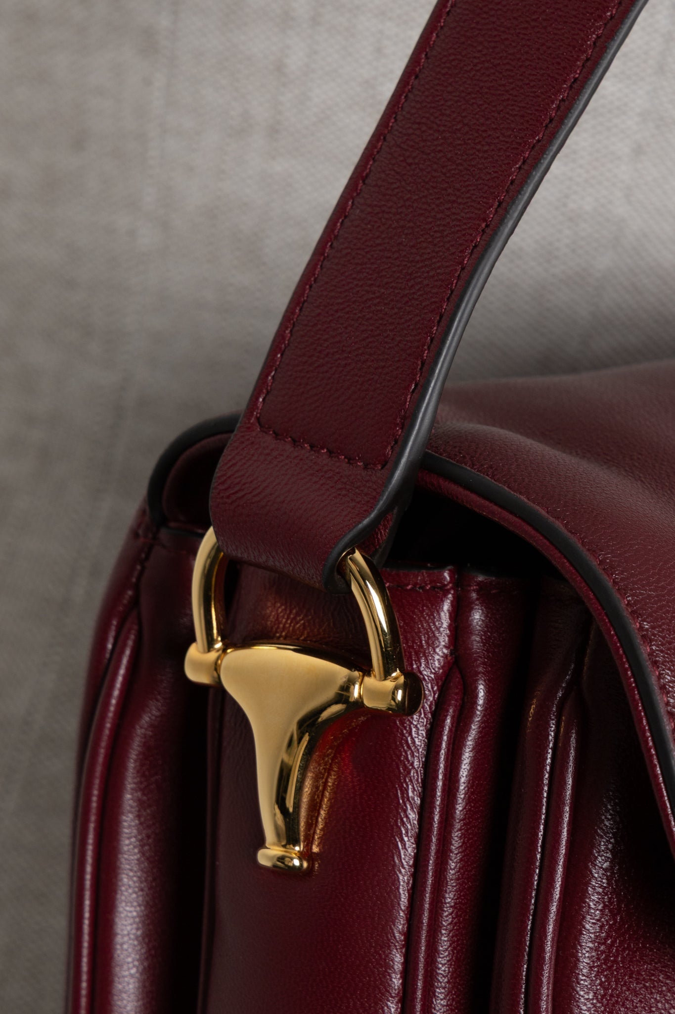 GUCCI Horsebit 1955 Aura Small Shoulder Bag Ancora Red